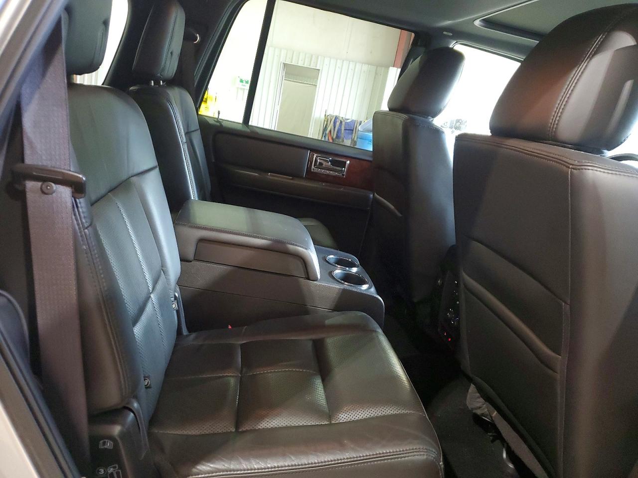 2014 Lincoln Navigator Серебряный vin: 5LMJJ2H53EEL03693