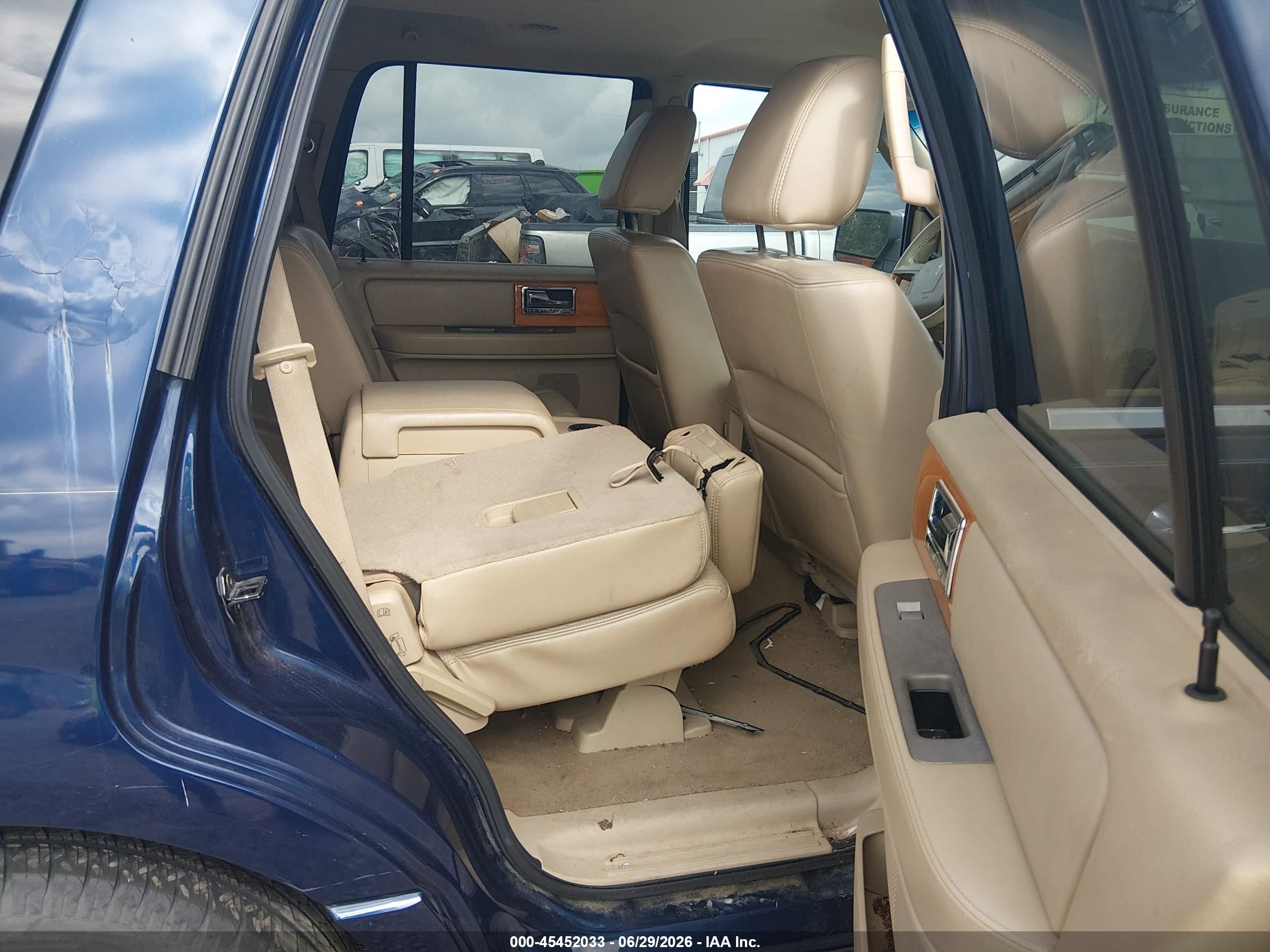 2010 Lincoln Navigator   Blue vin: 5LMJJ2H55AEJ01643