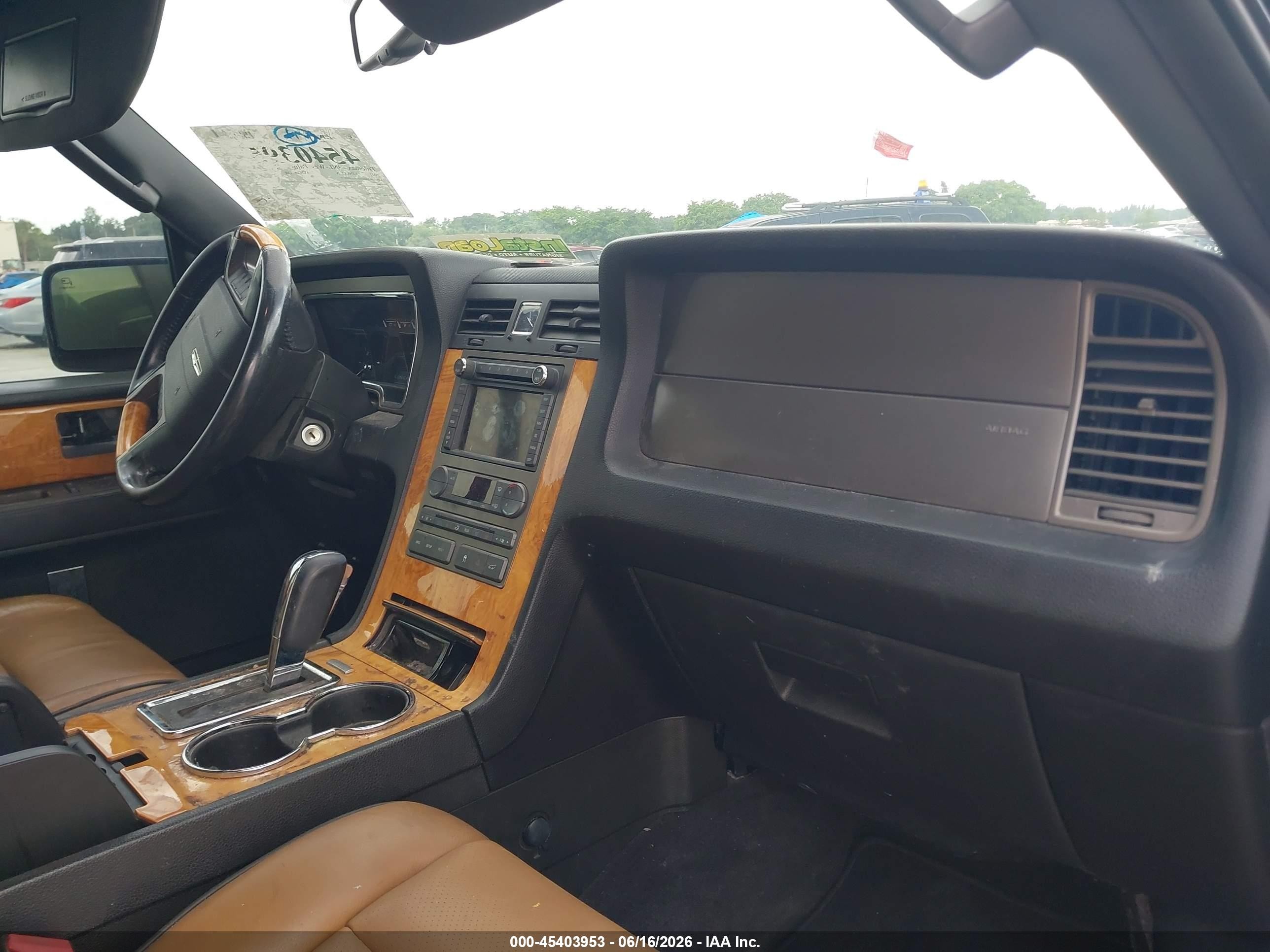 2011 Lincoln Navigator   Black vin: 5LMJJ2H55BEJ00879