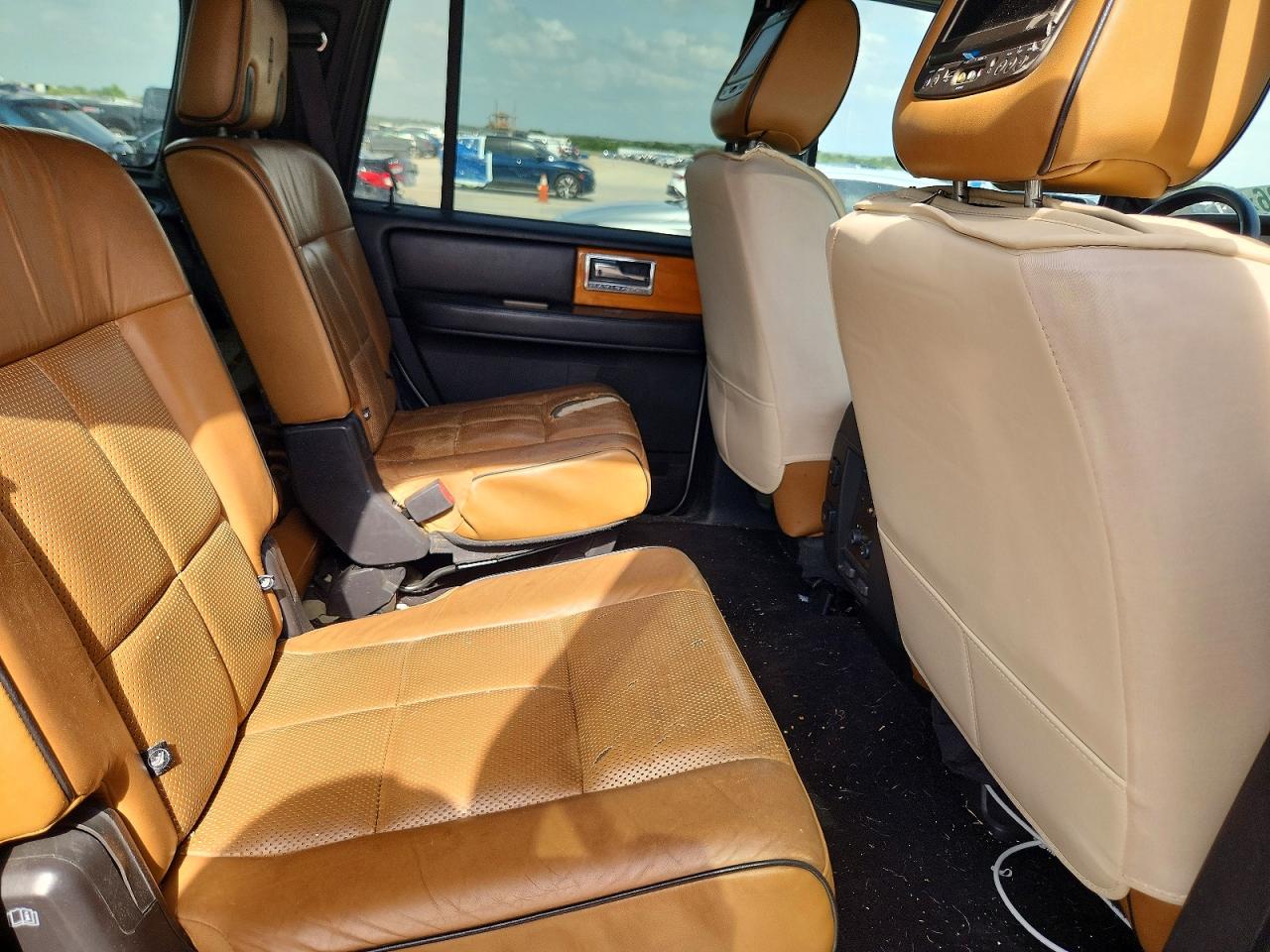 2011 Lincoln Navigator White vin: 5LMJJ2H55BEJ01384
