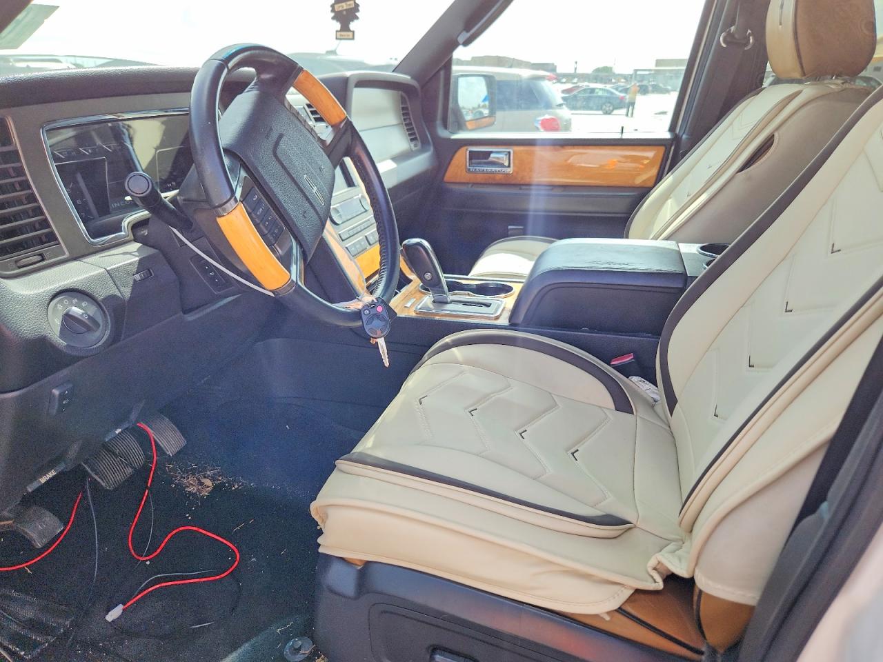 2011 Lincoln Navigator White vin: 5LMJJ2H55BEJ01384