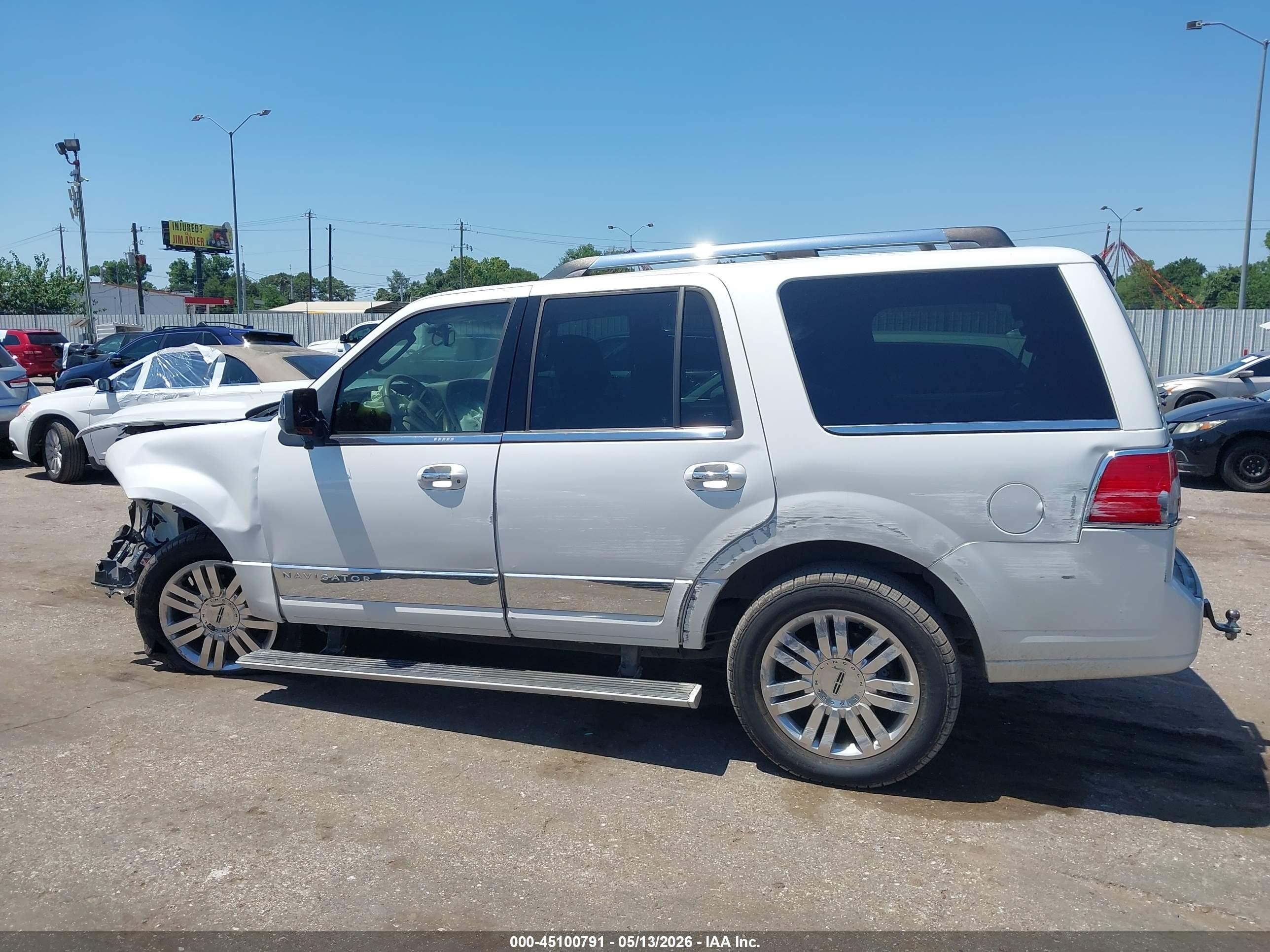 2011 Lincoln Navigator   White vin: 5LMJJ2H56BEJ06187
