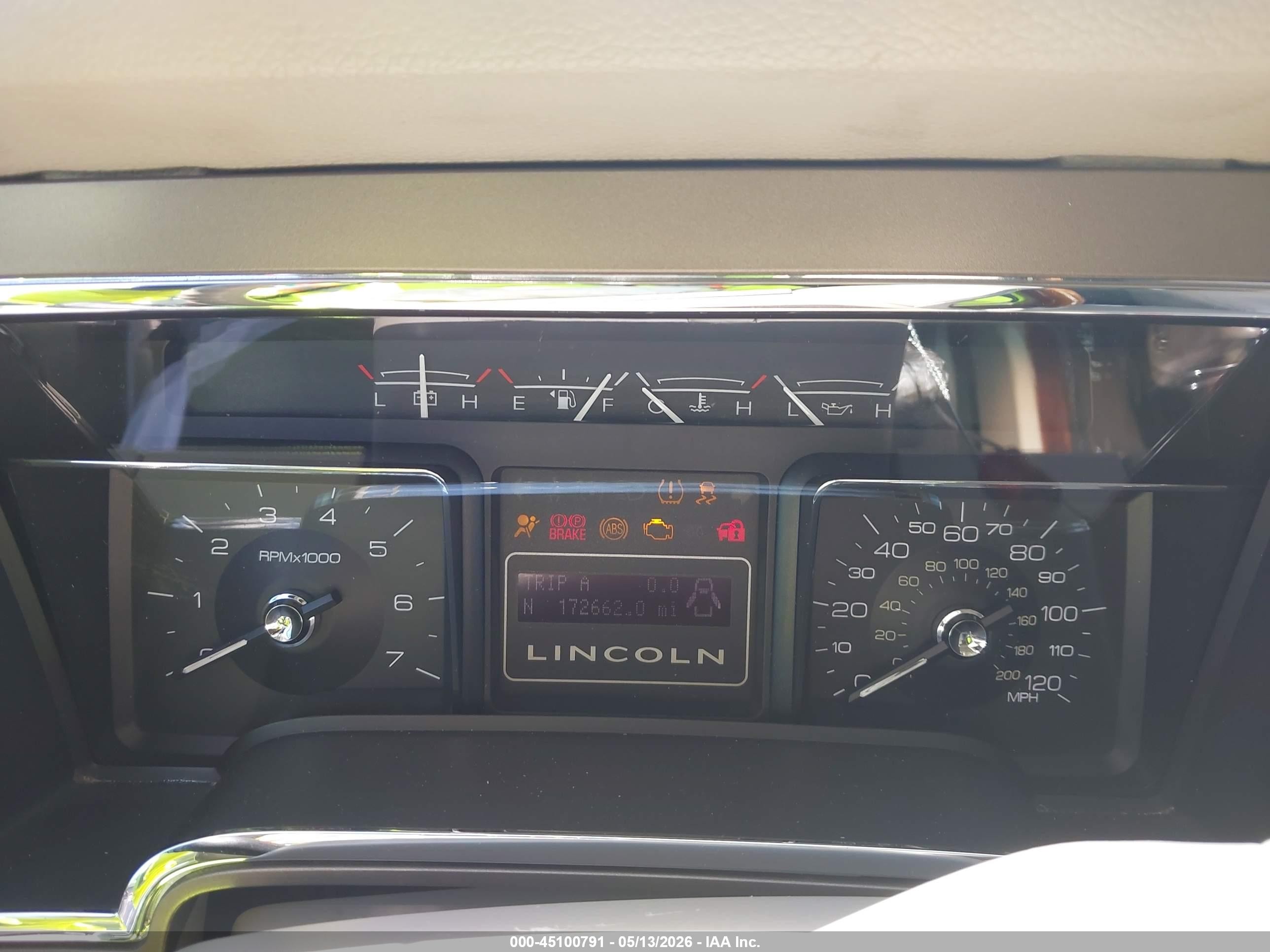 2011 Lincoln Navigator   White vin: 5LMJJ2H56BEJ06187