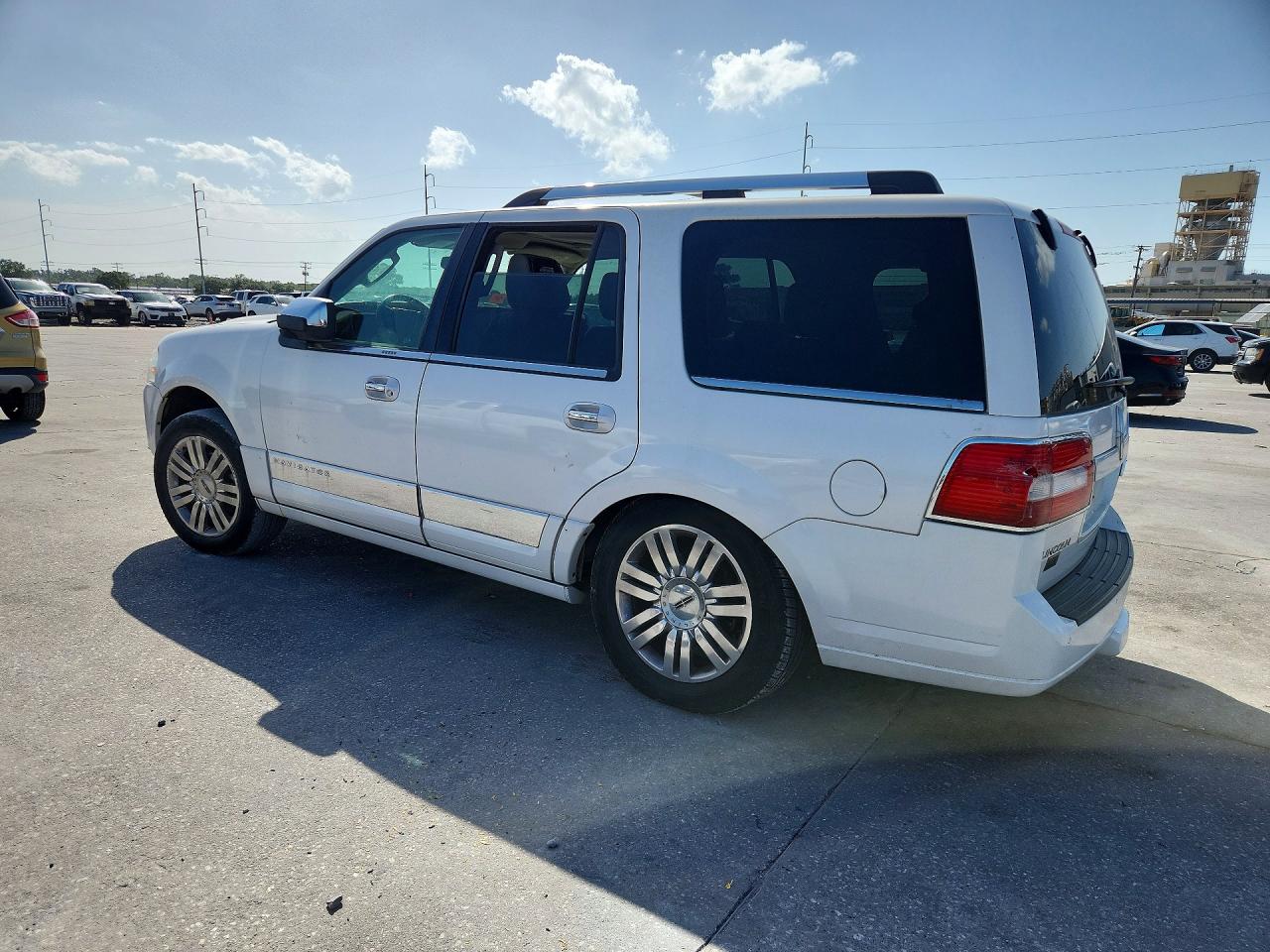 2011 Lincoln Navigator White vin: 5LMJJ2H56BEJ07016