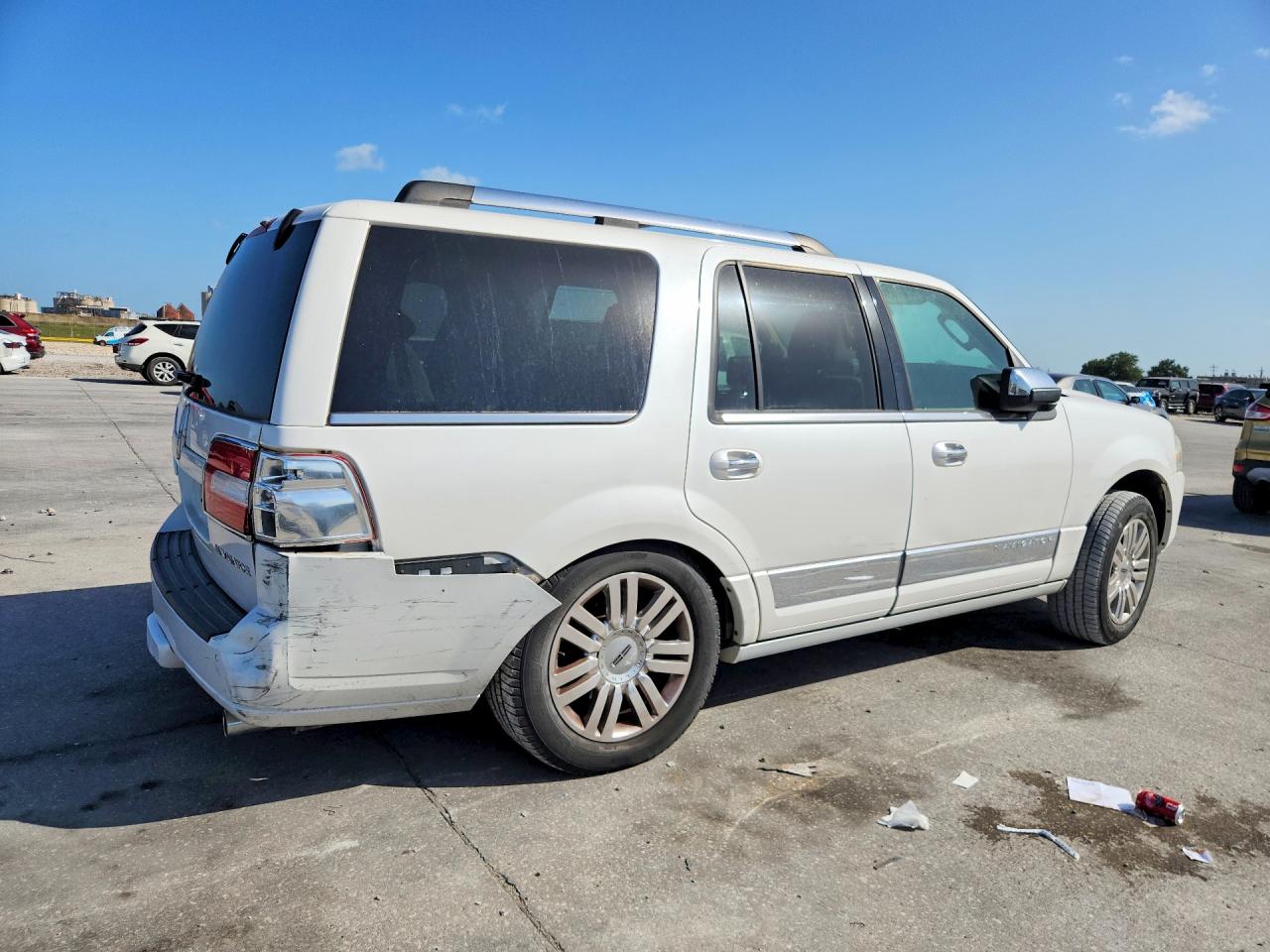 2011 Lincoln Navigator White vin: 5LMJJ2H56BEJ07016