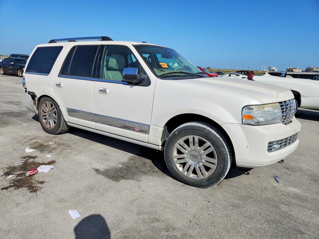2011 Lincoln Navigator White vin: 5LMJJ2H56BEJ07016