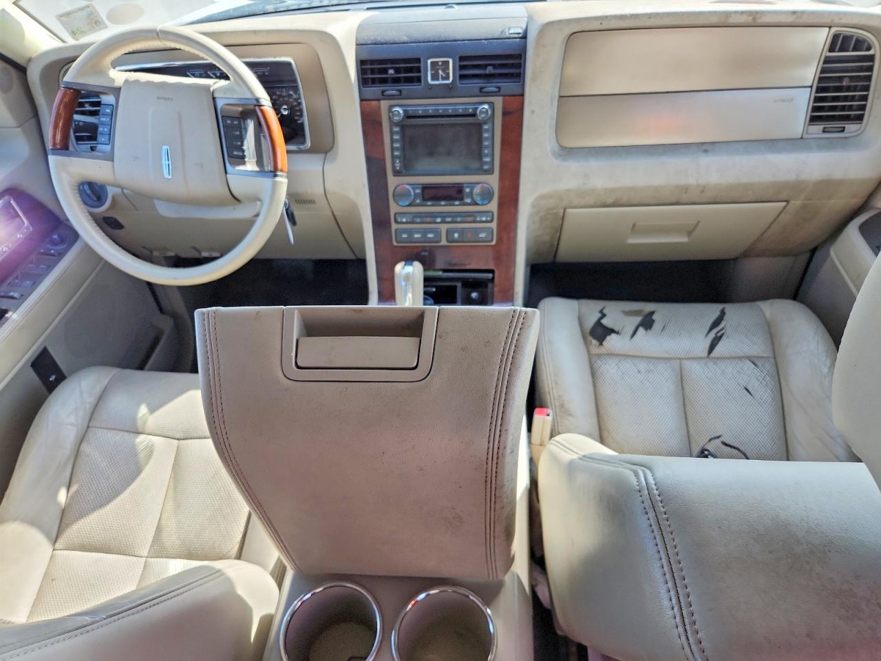 2011 Lincoln Navigator White vin: 5LMJJ2H56BEJ07016