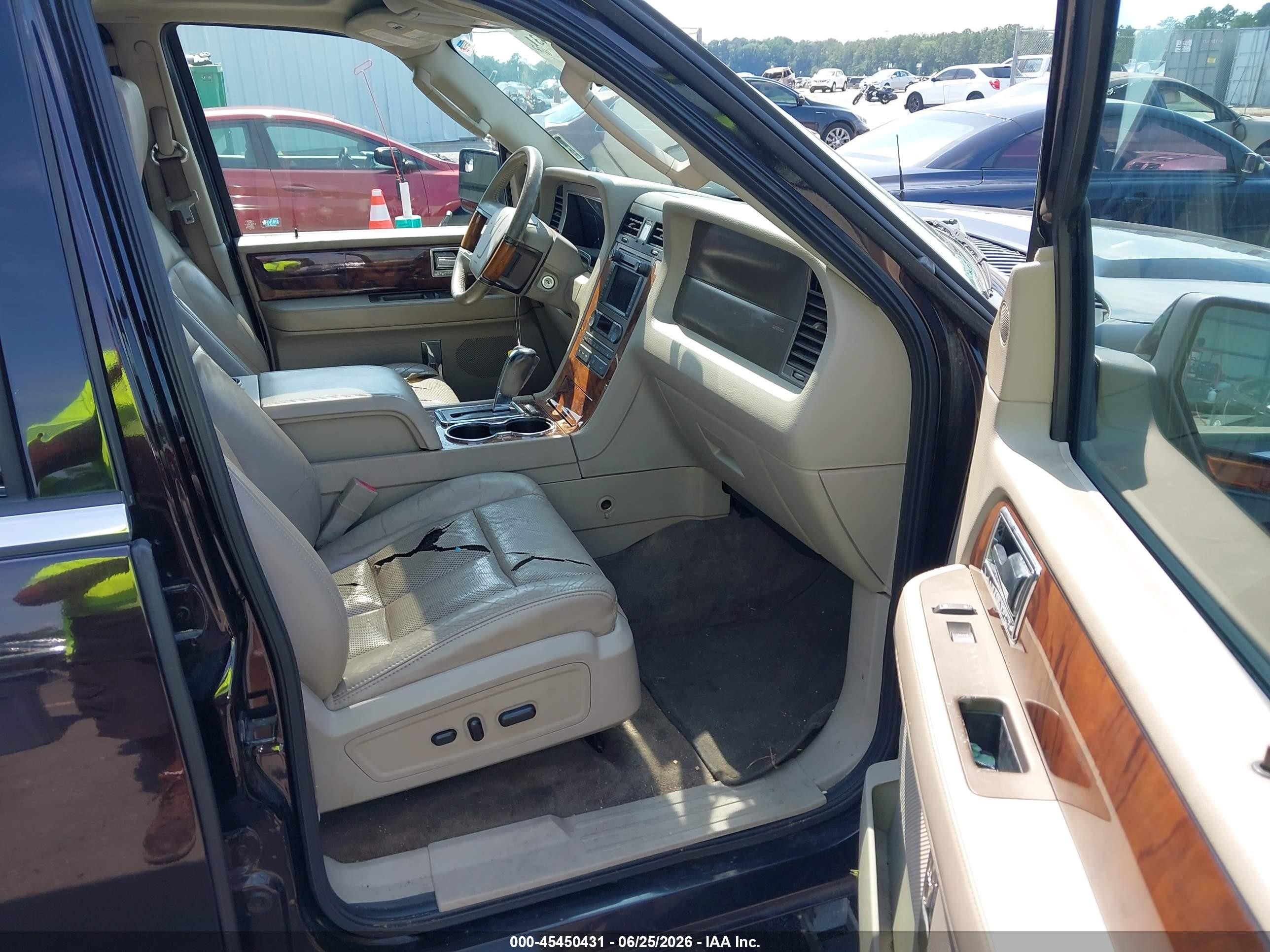 2013 Lincoln Navigator   Black vin: 5LMJJ2H57DEL07079