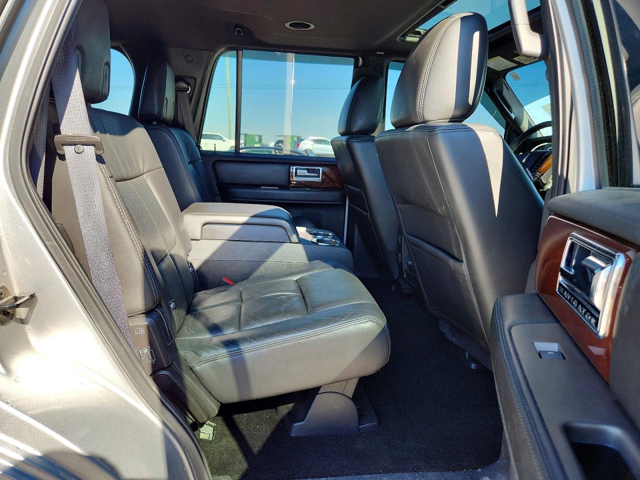 2013 Lincoln Navigator Silver vin: 5LMJJ2H57DEL08443