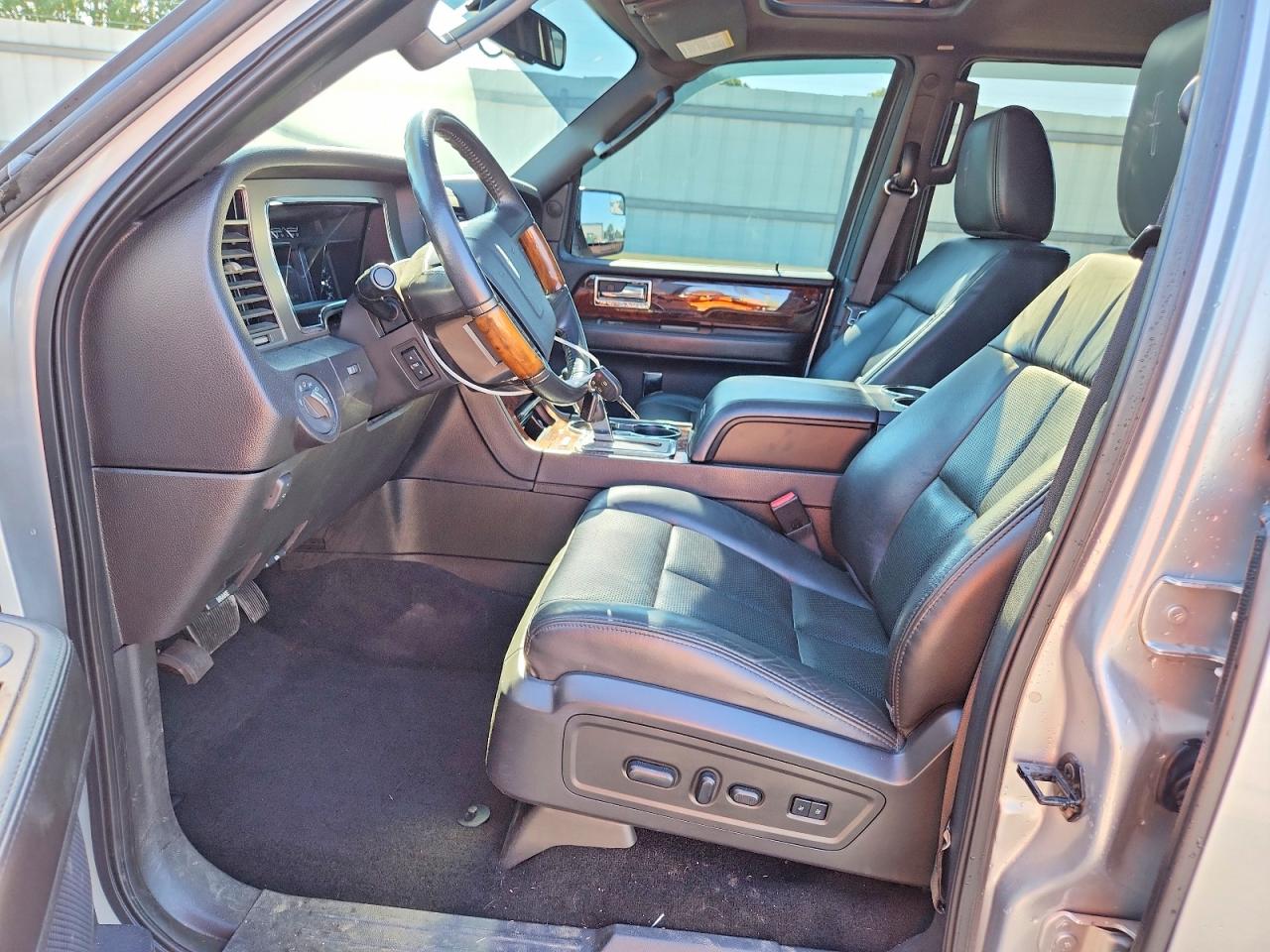 2013 Lincoln Navigator Silver vin: 5LMJJ2H57DEL08443