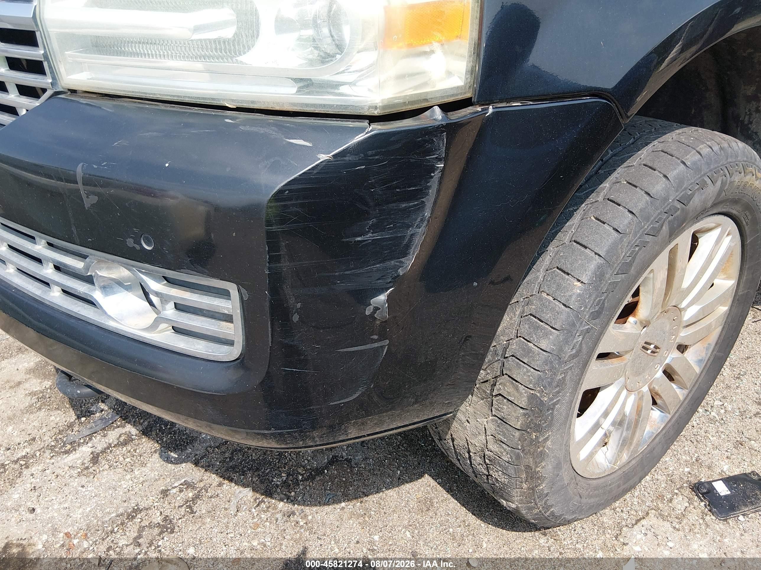 2011 Lincoln Navigator   Black vin: 5LMJJ2H58BEJ00178