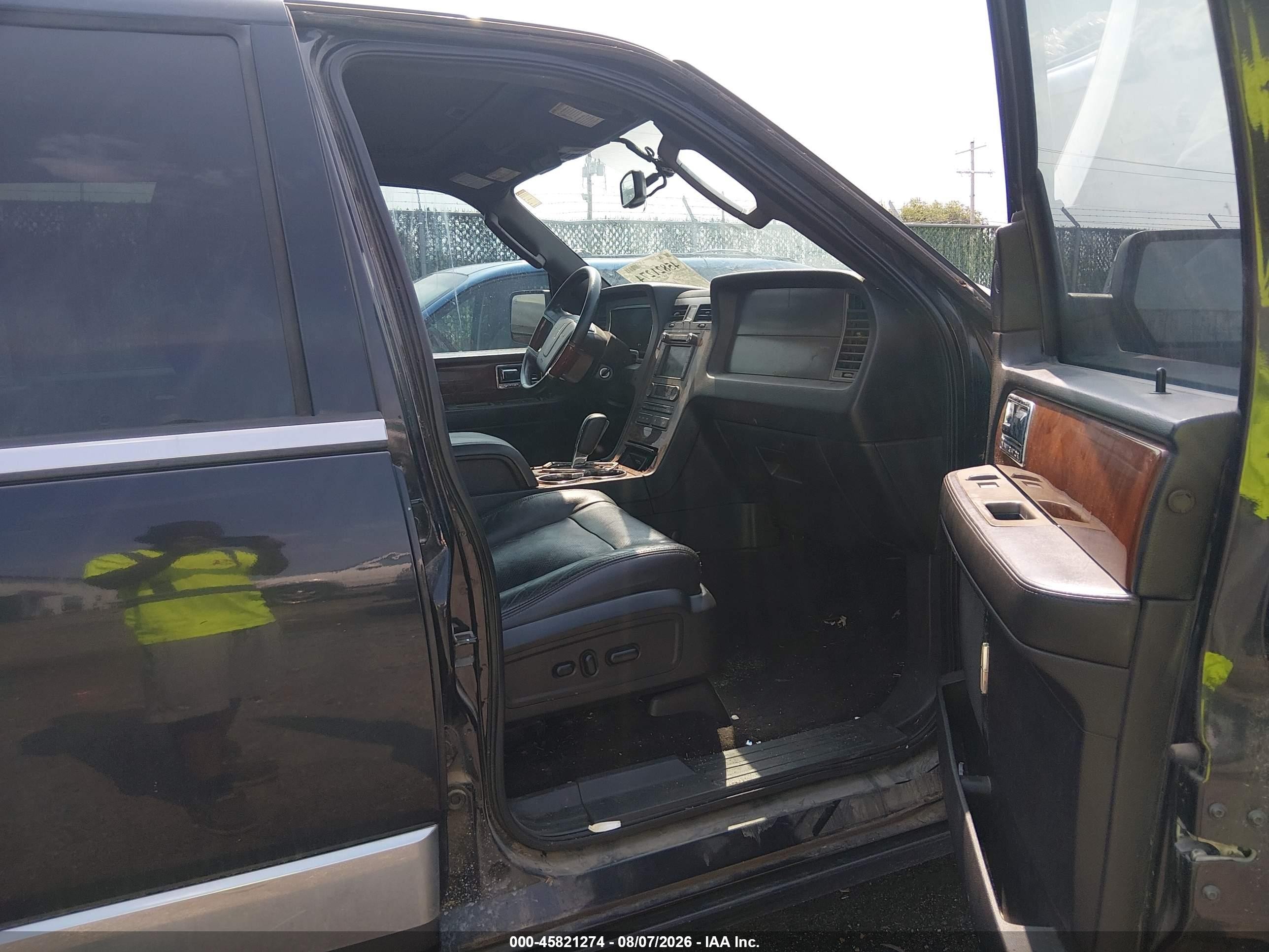 2011 Lincoln Navigator   Black vin: 5LMJJ2H58BEJ00178