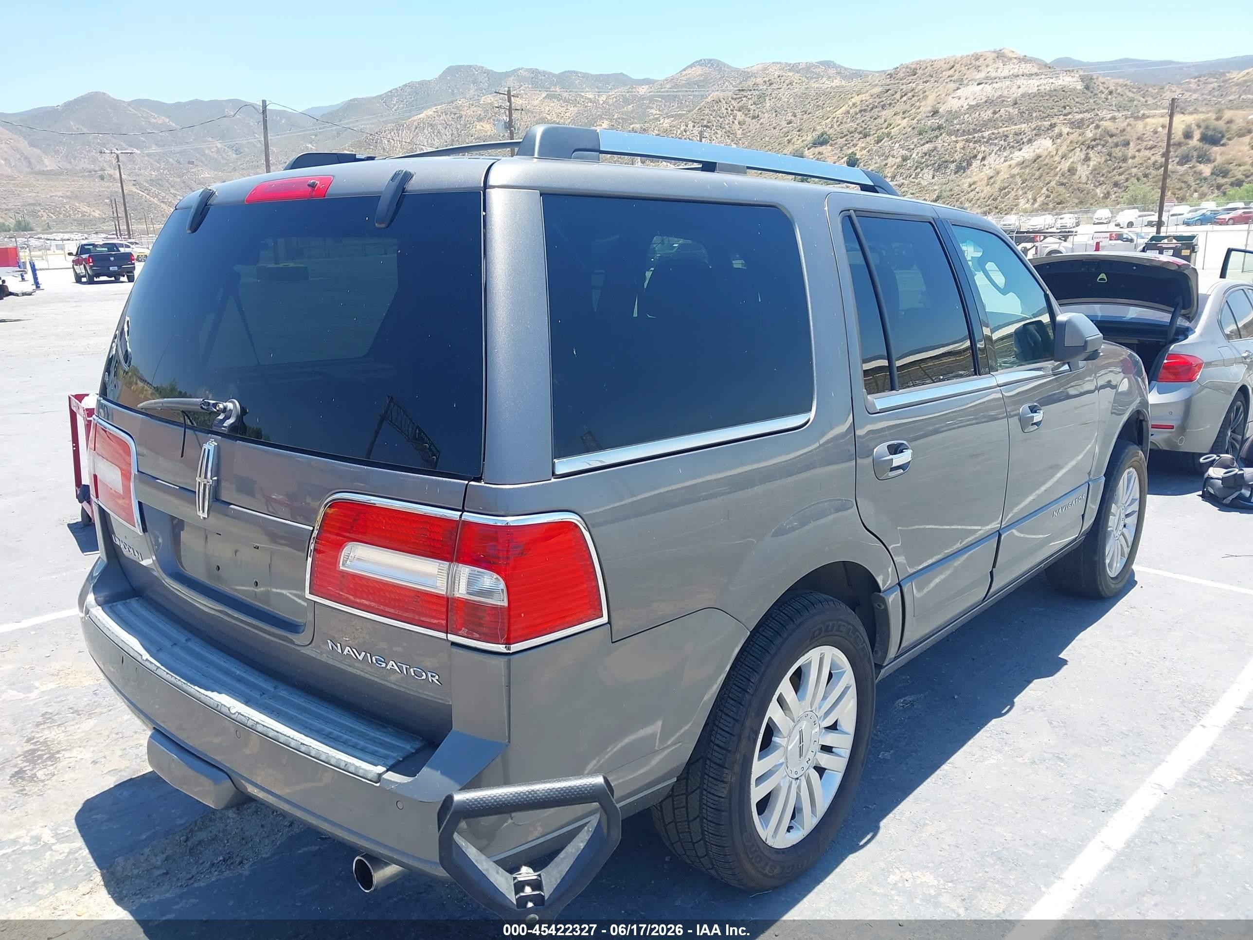 2011 Lincoln Navigator   Gray vin: 5LMJJ2H58BEJ00309