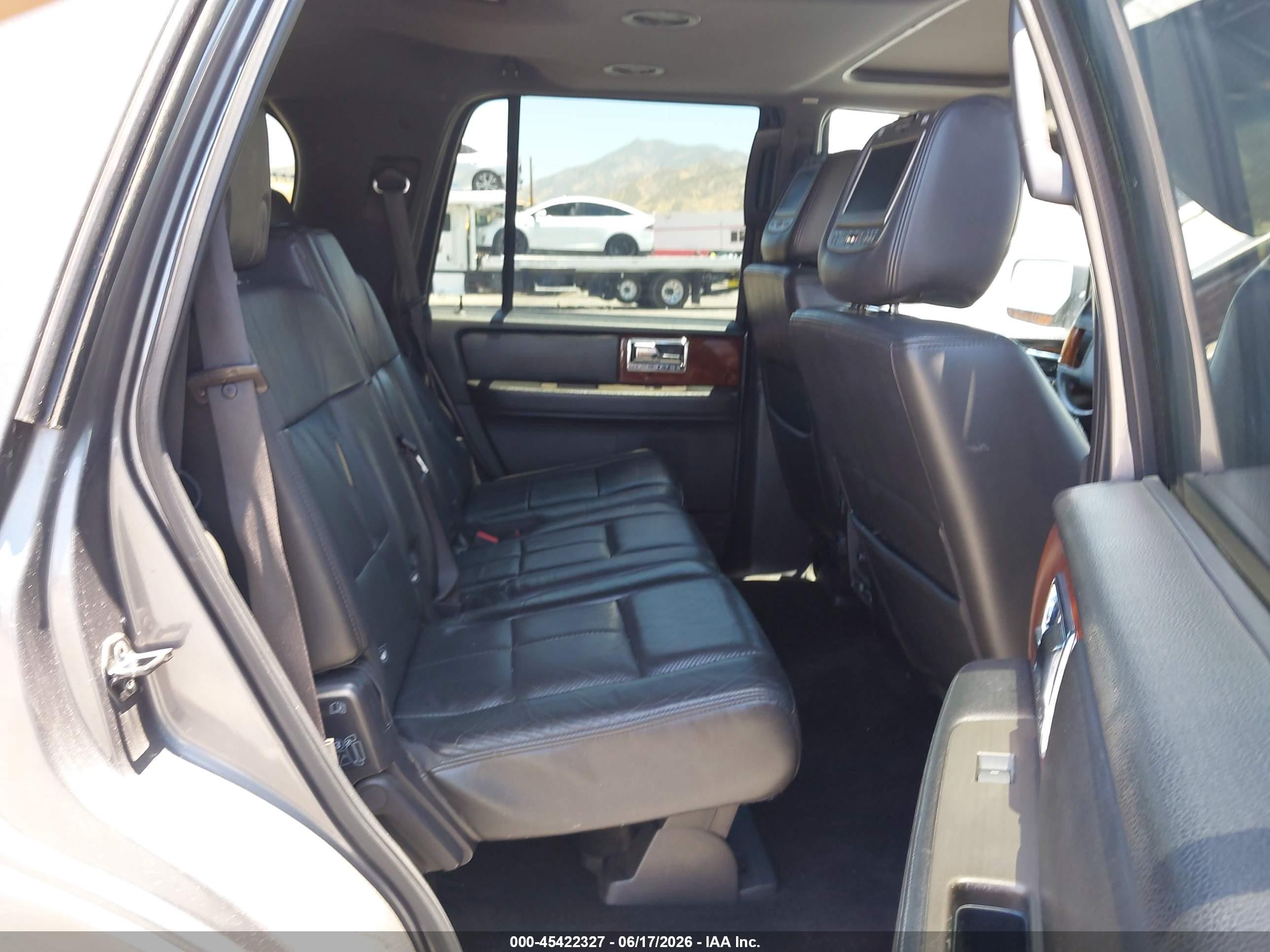 2011 Lincoln Navigator   Gray vin: 5LMJJ2H58BEJ00309