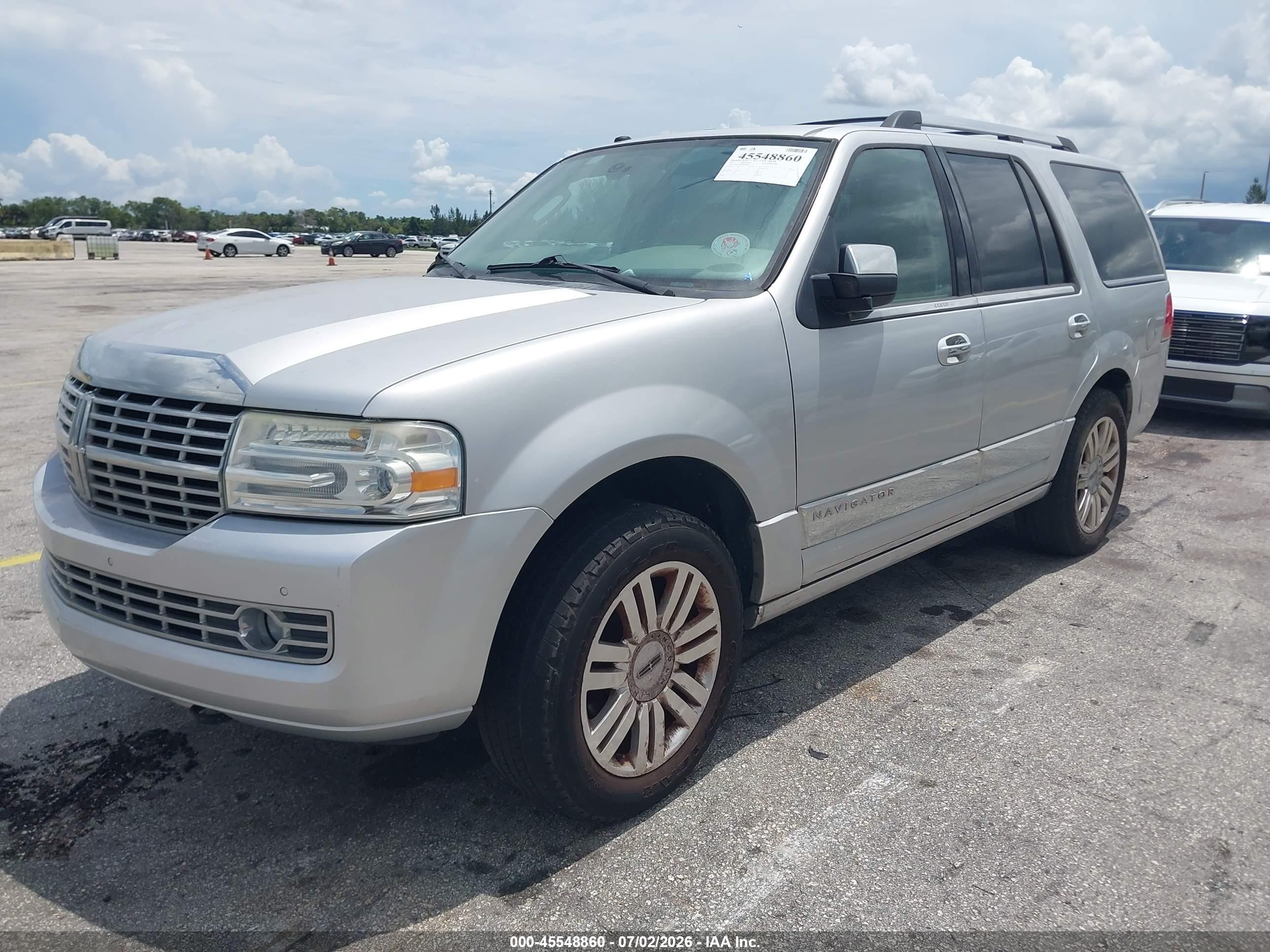 2011 Lincoln Navigator   Silver vin: 5LMJJ2H58BEJ10015