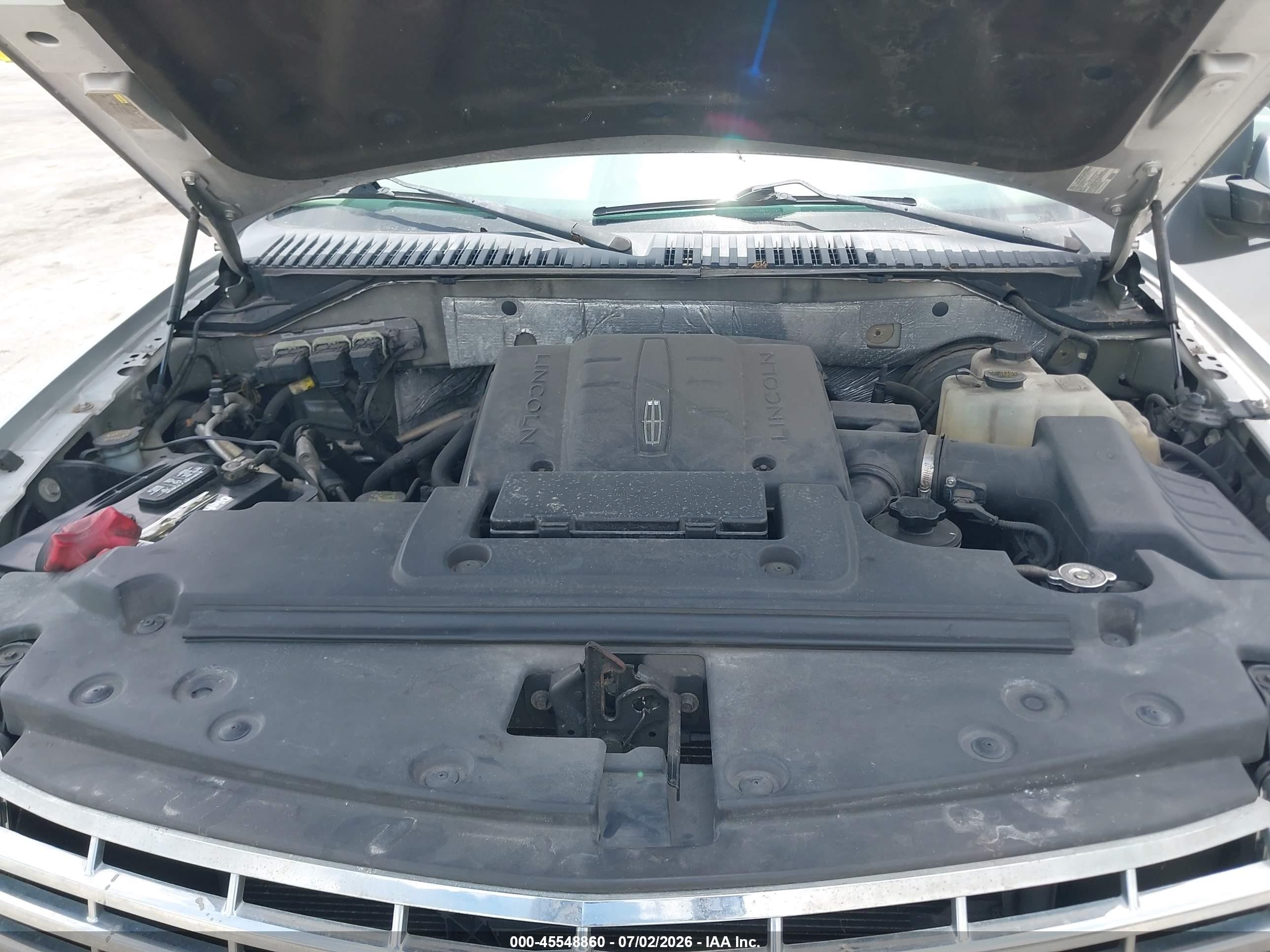2011 Lincoln Navigator   Silver vin: 5LMJJ2H58BEJ10015
