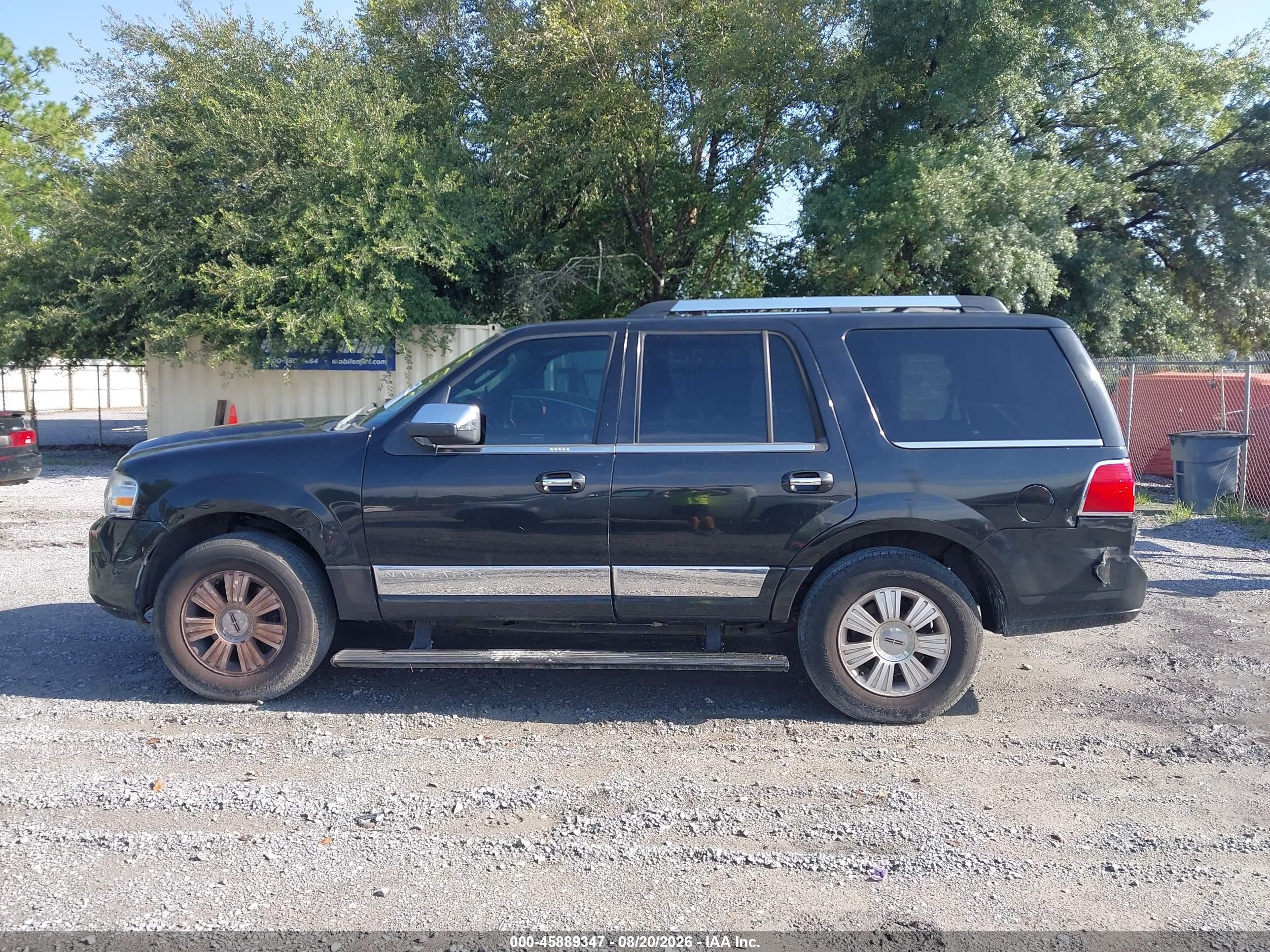 2014 Lincoln Navigator   Black vin: 5LMJJ2H58EEL01275