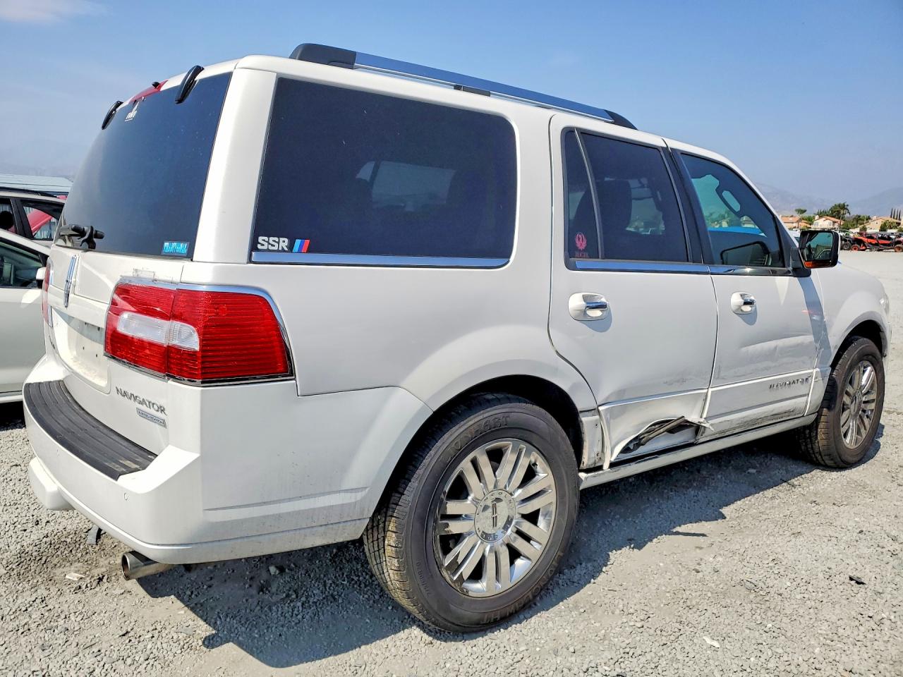 2011 Lincoln Navigator White vin: 5LMJJ2H59BEJ06930