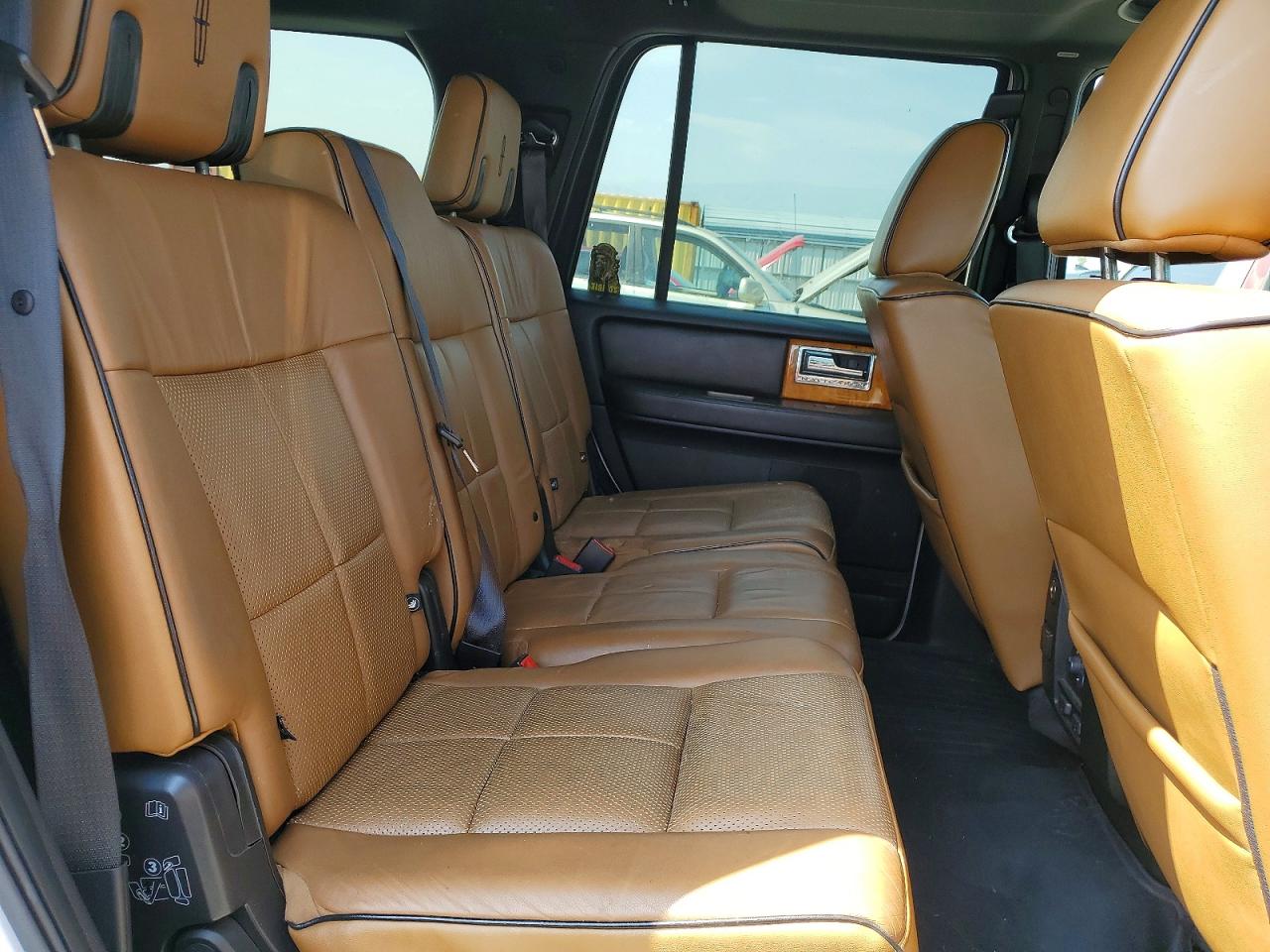 2011 Lincoln Navigator White vin: 5LMJJ2H59BEJ06930