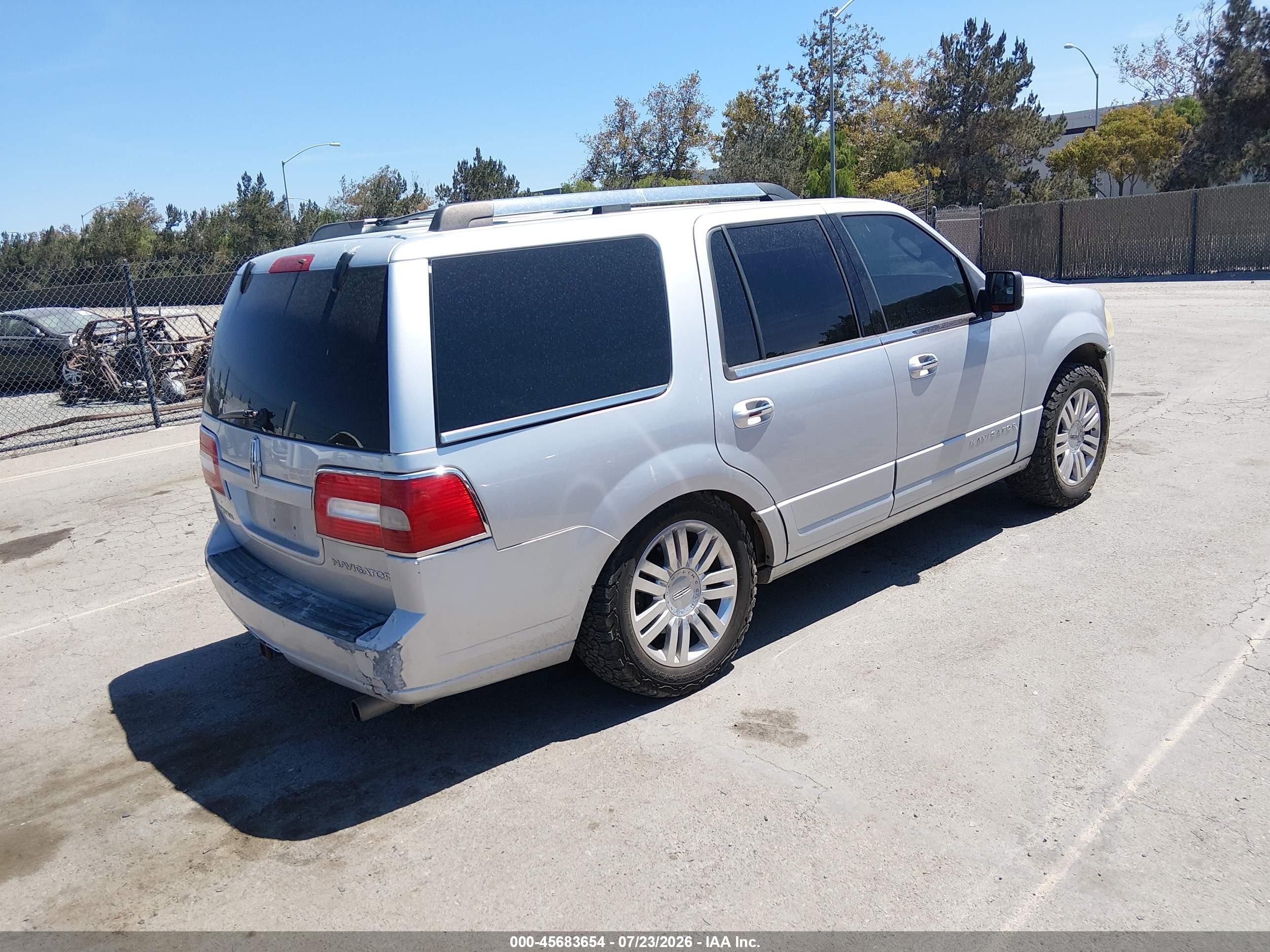 2012 Lincoln Navigator   Silver vin: 5LMJJ2H59CEL03324