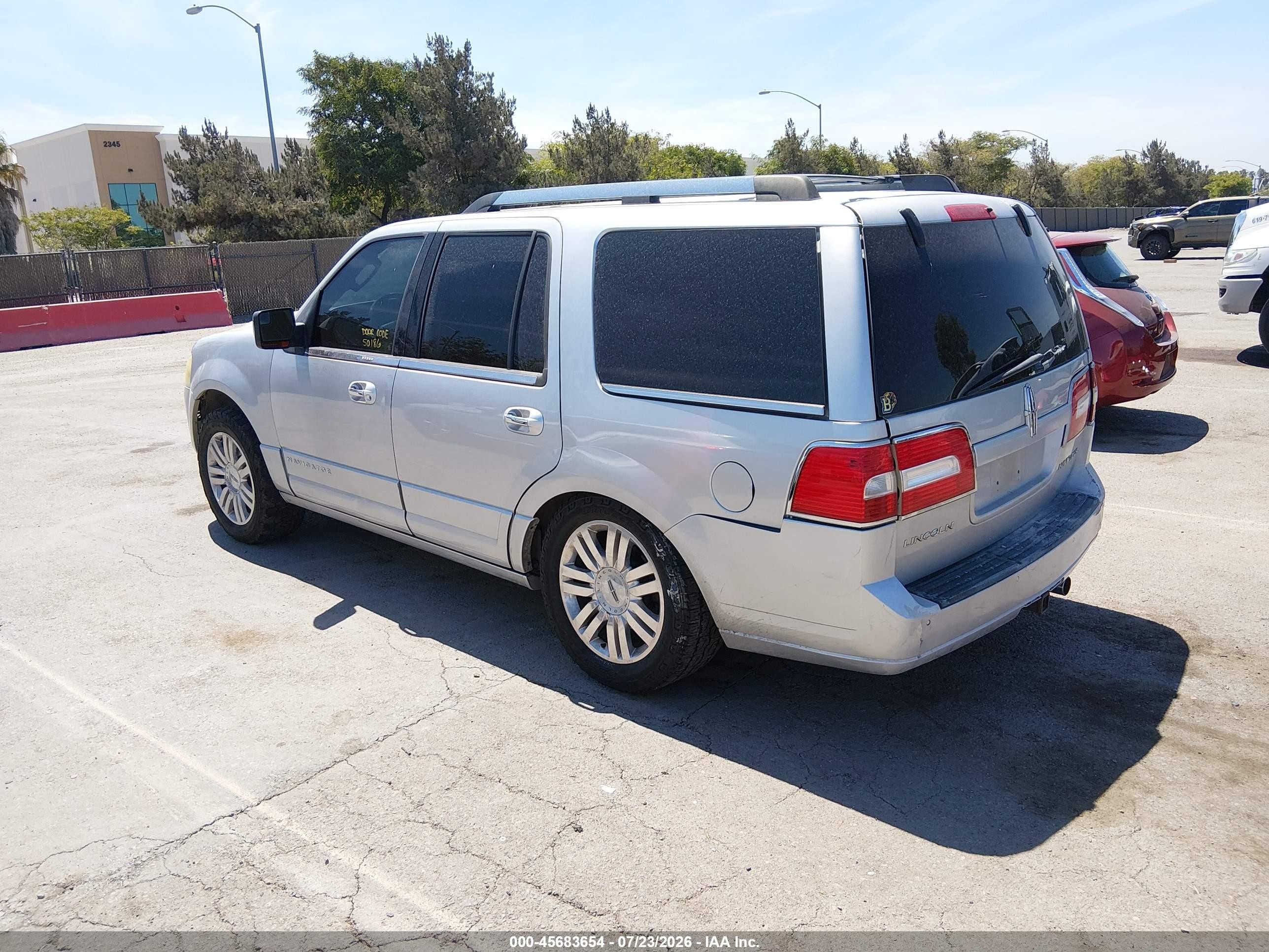 2012 Lincoln Navigator   Silver vin: 5LMJJ2H59CEL03324