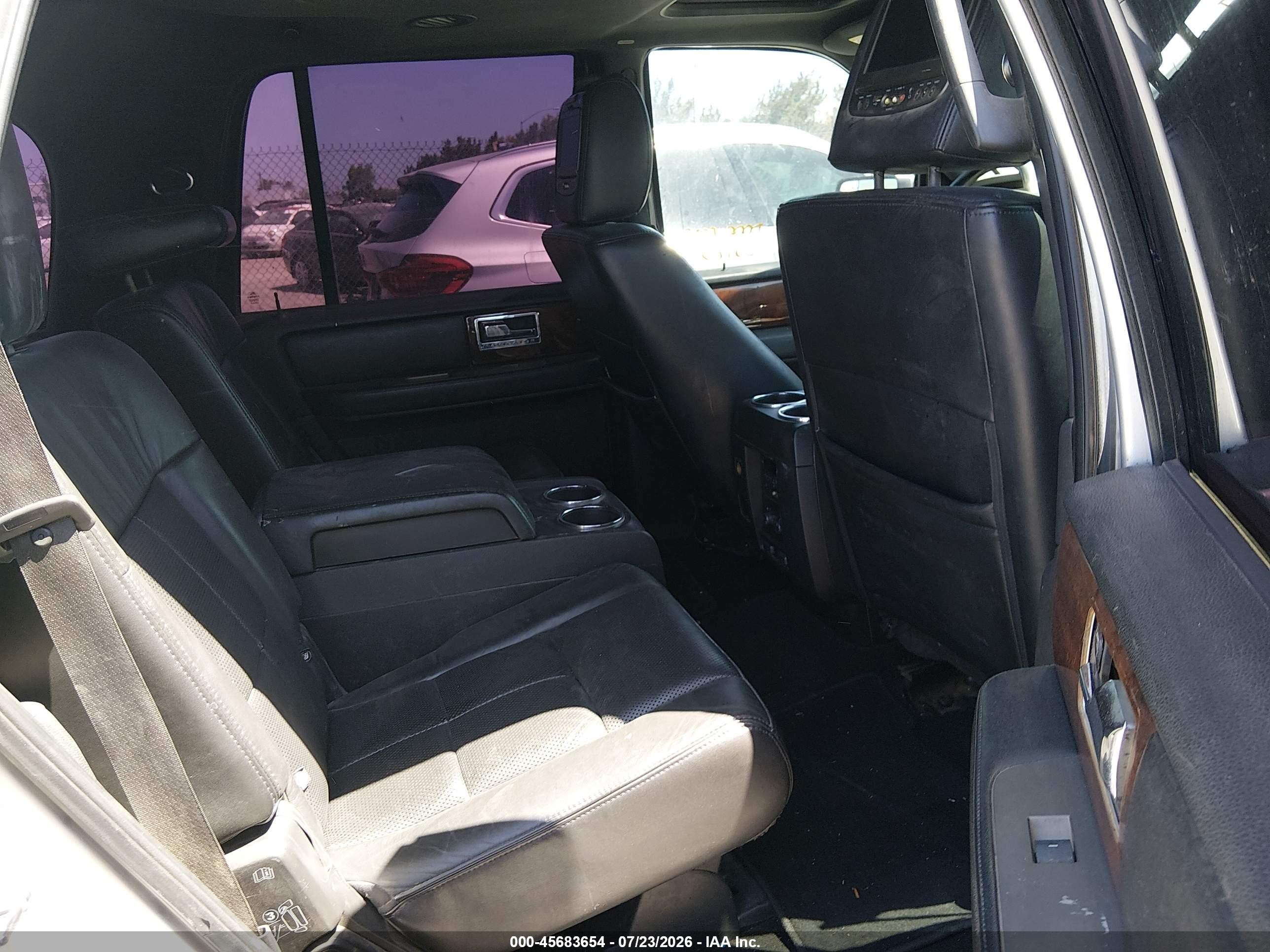 2012 Lincoln Navigator   Silver vin: 5LMJJ2H59CEL03324
