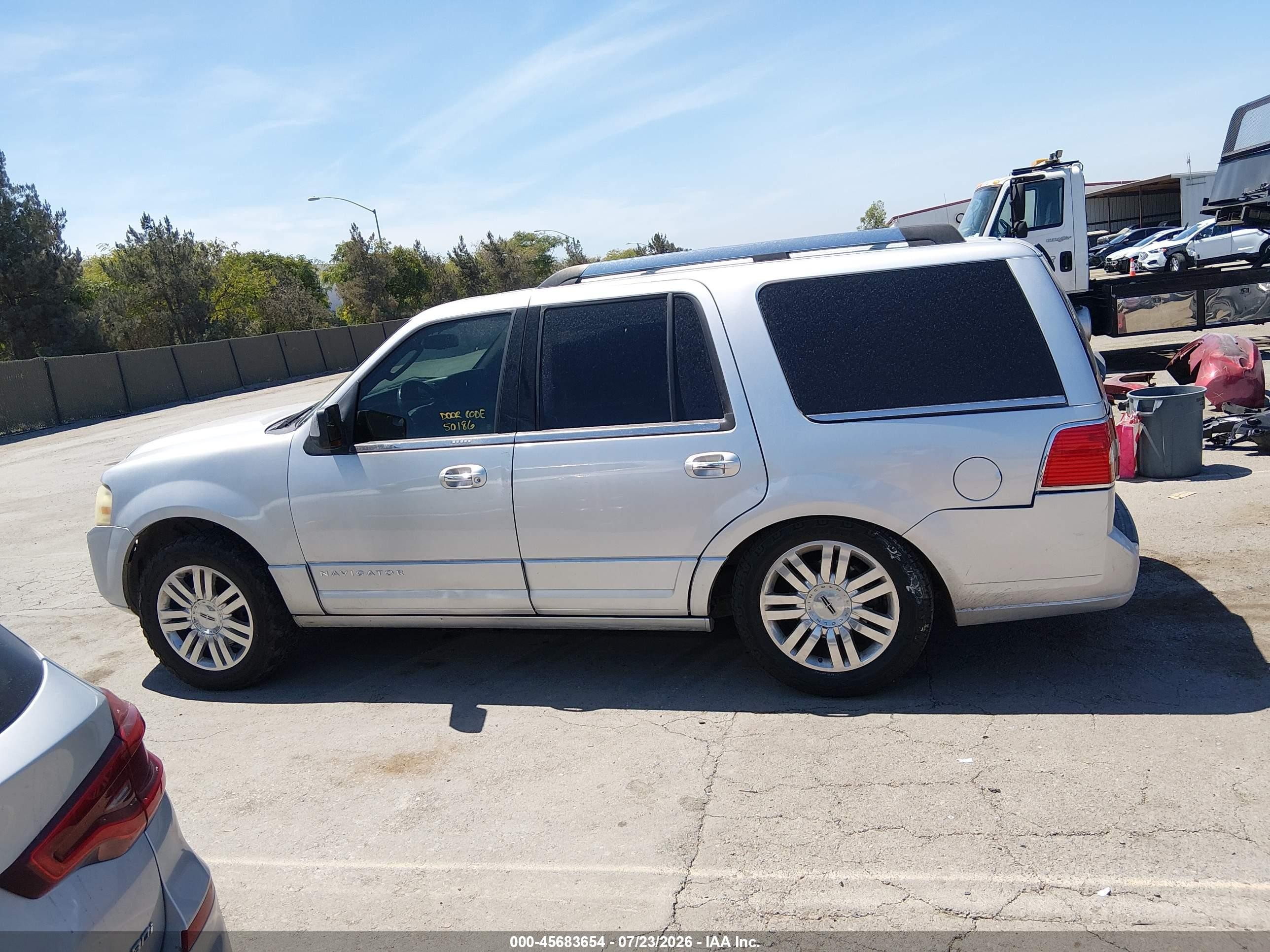 2012 Lincoln Navigator   Silver vin: 5LMJJ2H59CEL03324