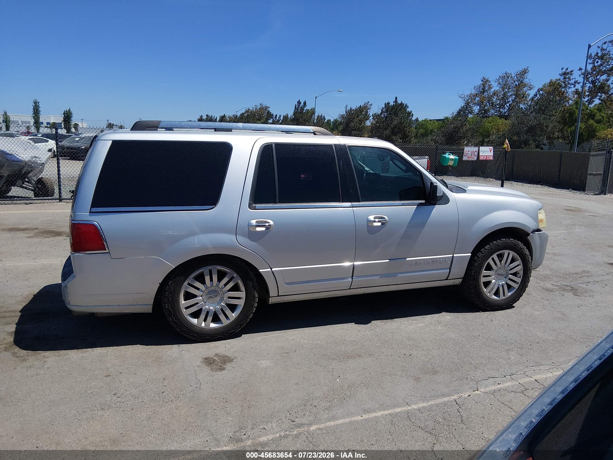 2012 Lincoln Navigator   Silver vin: 5LMJJ2H59CEL03324