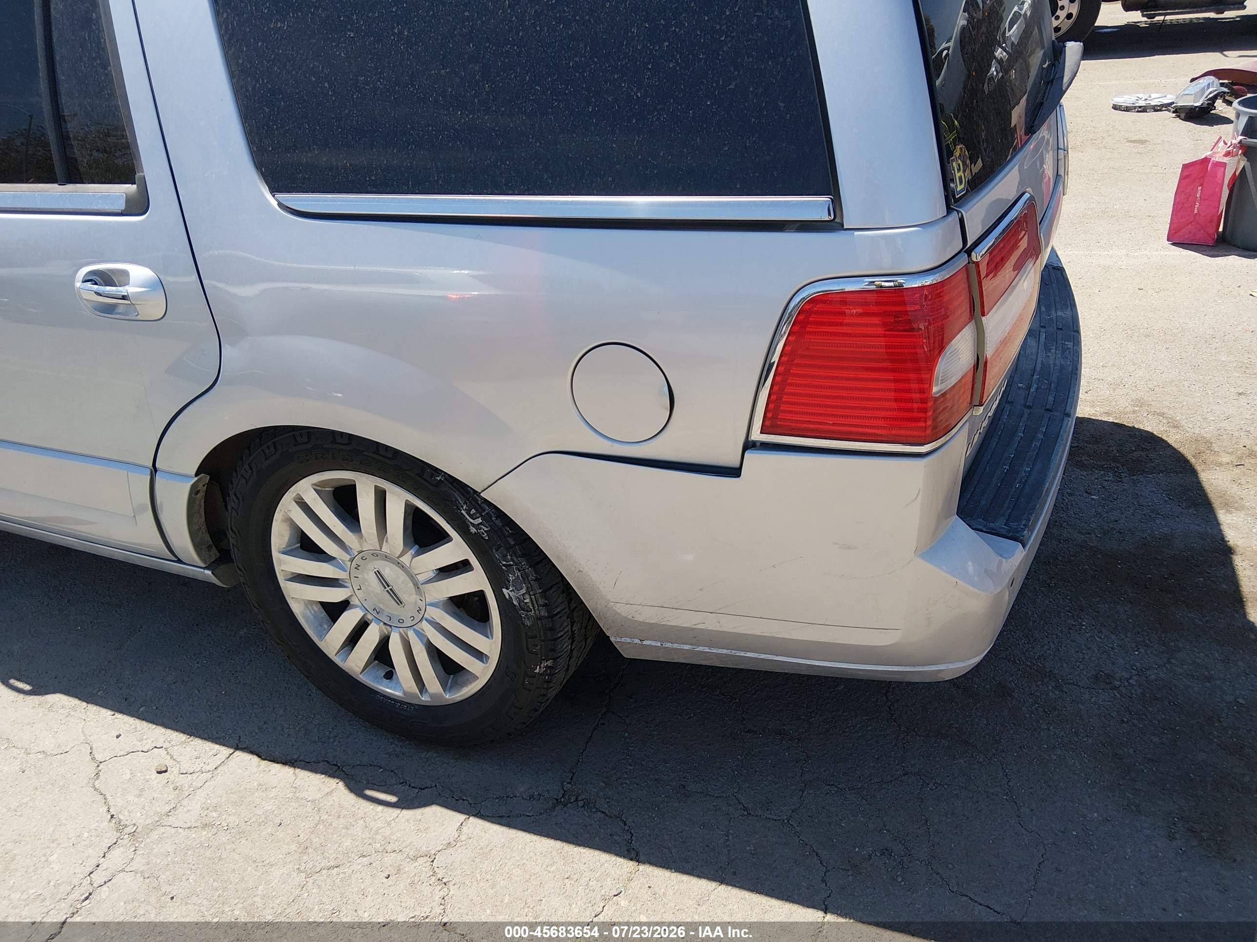 2012 Lincoln Navigator   Silver vin: 5LMJJ2H59CEL03324