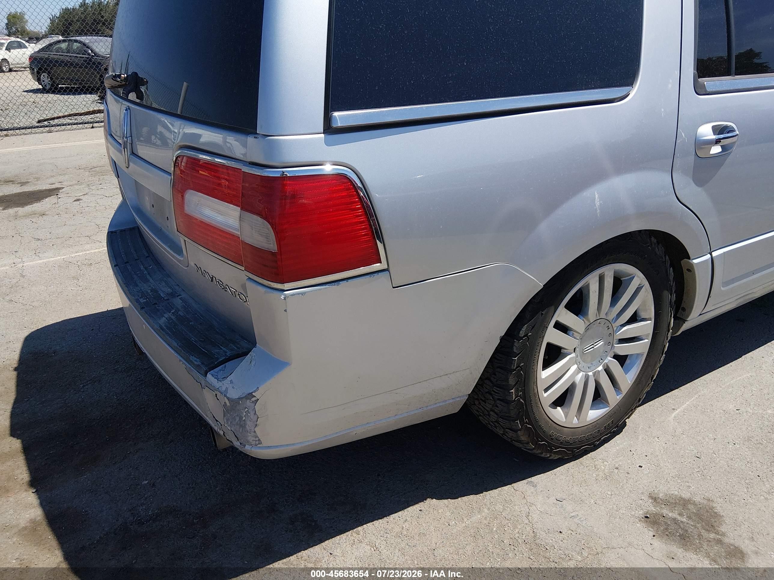 2012 Lincoln Navigator   Silver vin: 5LMJJ2H59CEL03324