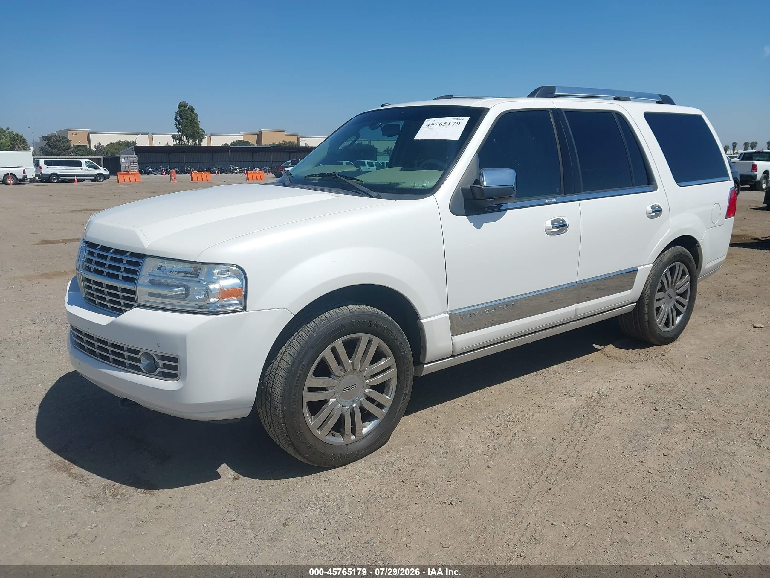2013 Lincoln Navigator   White vin: 5LMJJ2H59DEL08802