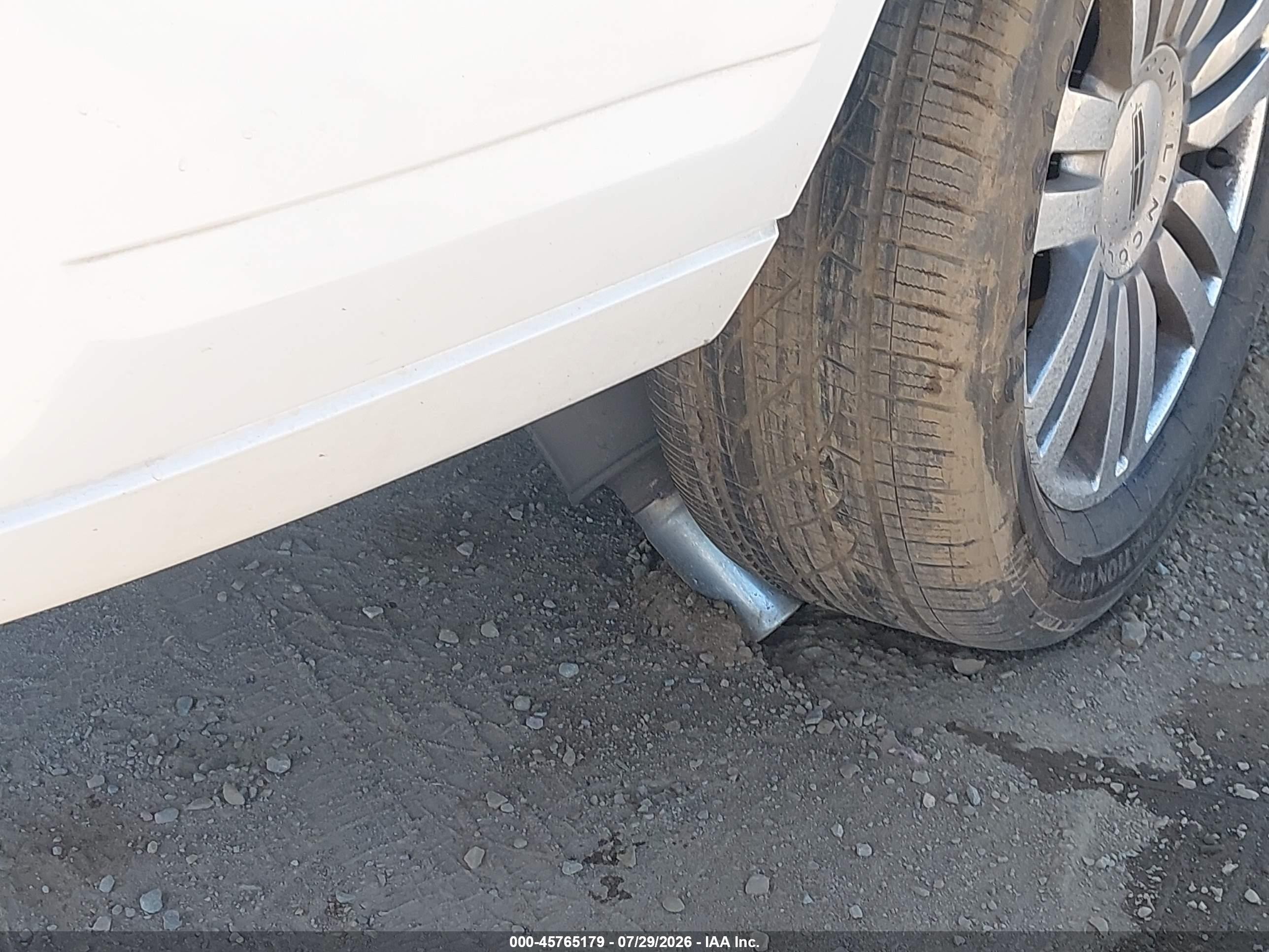2013 Lincoln Navigator   White vin: 5LMJJ2H59DEL08802