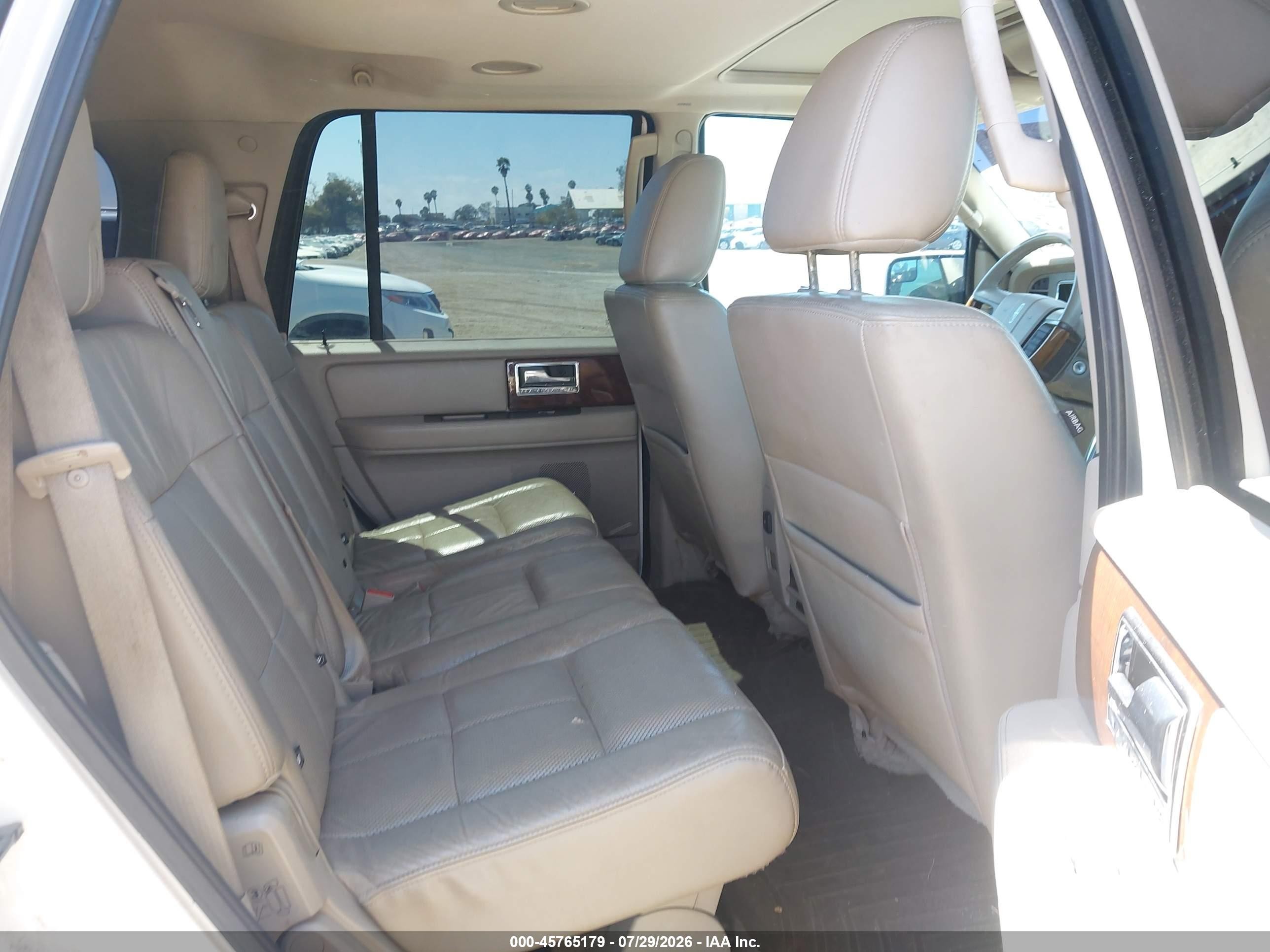 2013 Lincoln Navigator   White vin: 5LMJJ2H59DEL08802