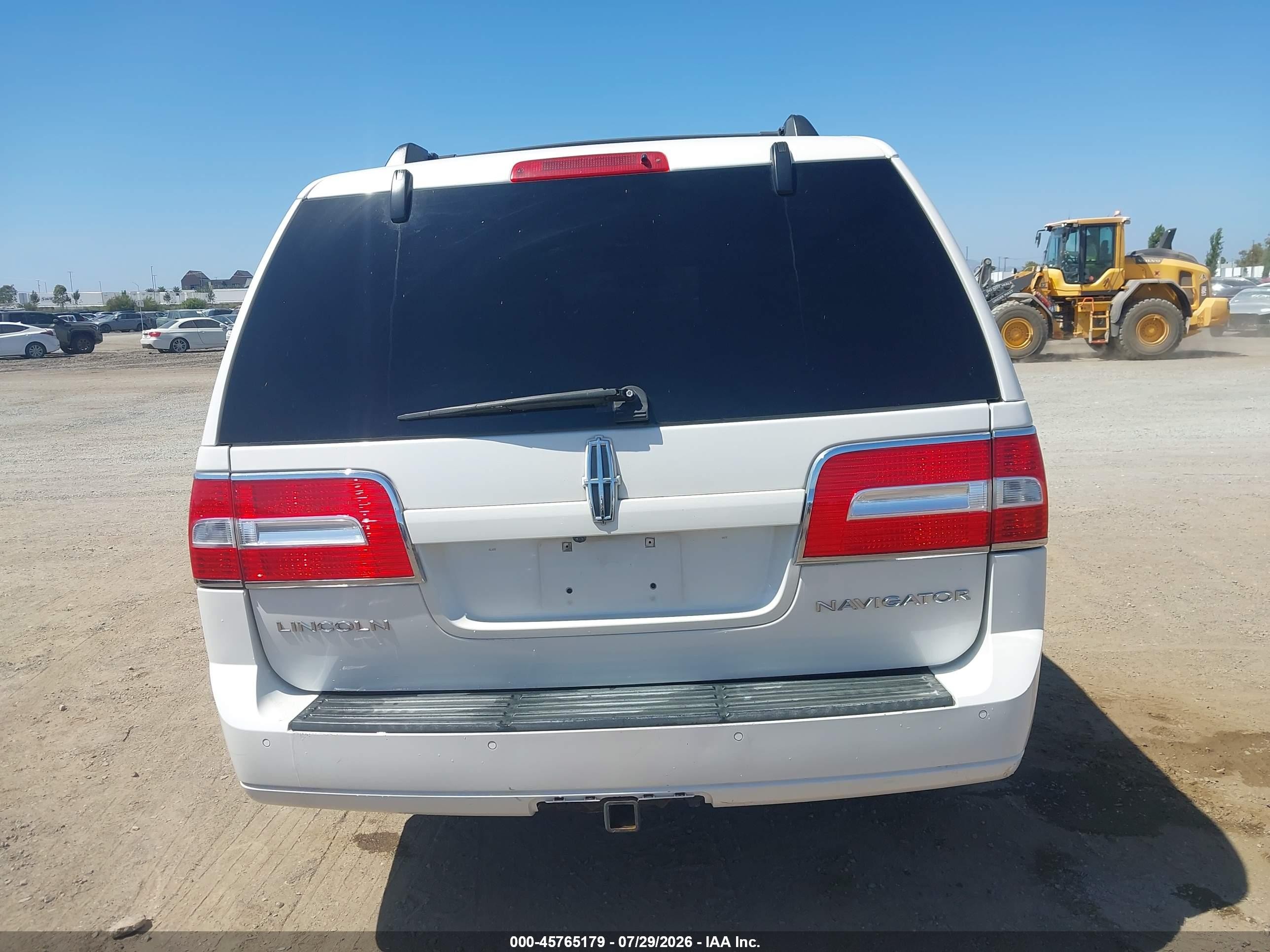 2013 Lincoln Navigator   White vin: 5LMJJ2H59DEL08802
