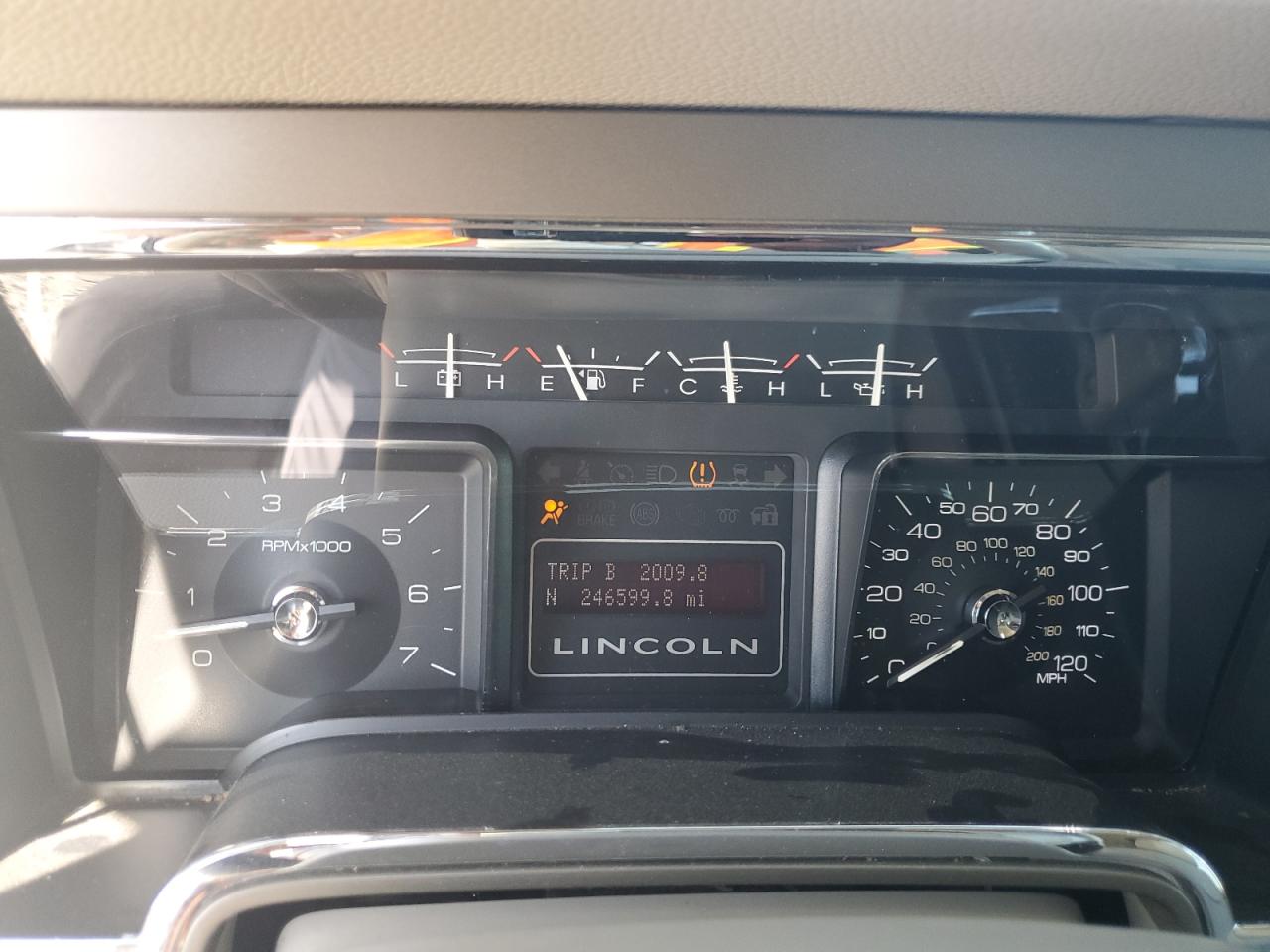 2011 Lincoln Navigator White vin: 5LMJJ2H5XBEJ09156