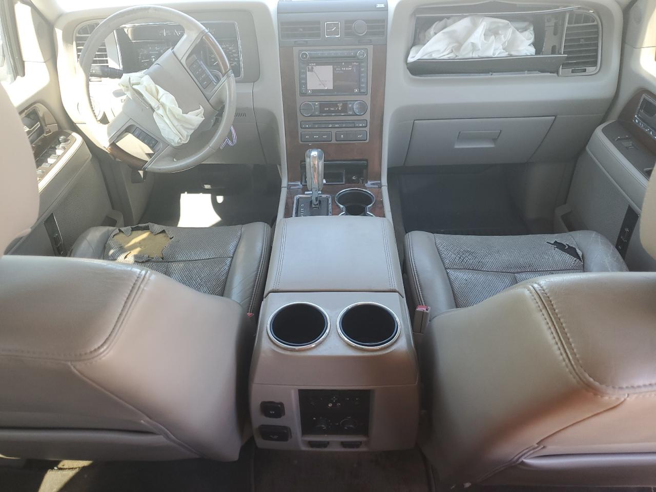 2011 Lincoln Navigator White vin: 5LMJJ2H5XBEJ09156