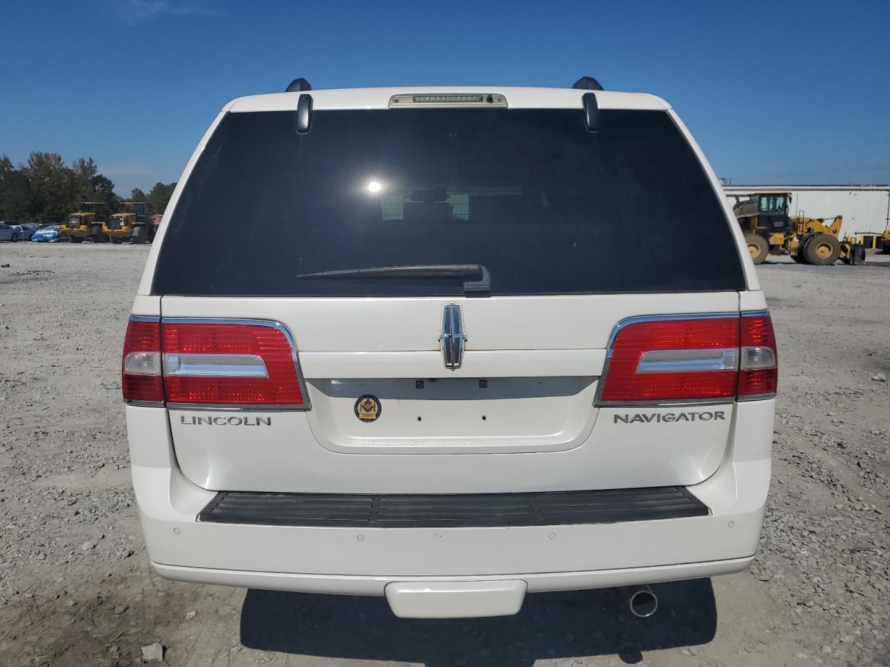 2011 Lincoln Navigator White vin: 5LMJJ2H5XBEJ09156