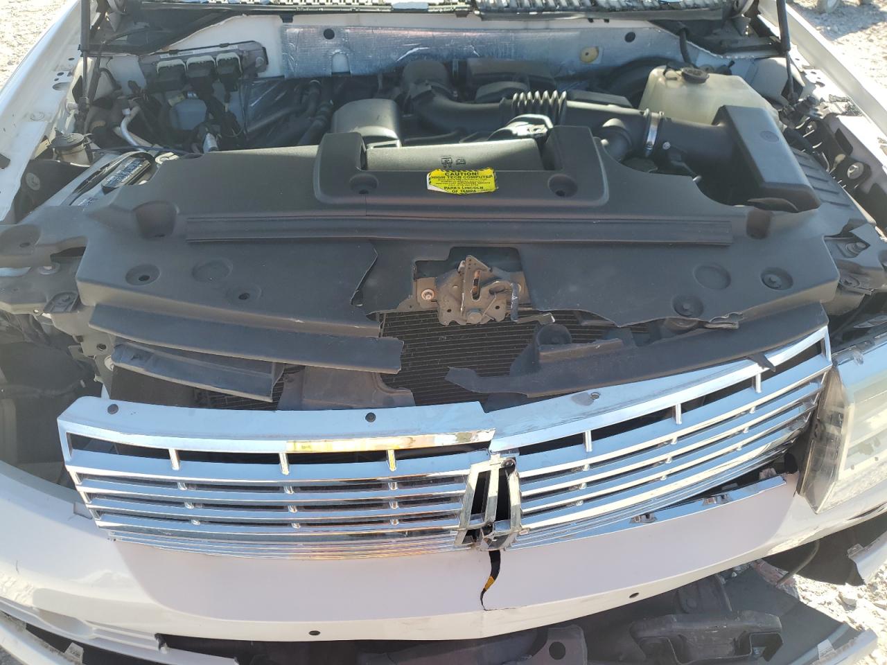 2011 Lincoln Navigator White vin: 5LMJJ2H5XBEJ09156
