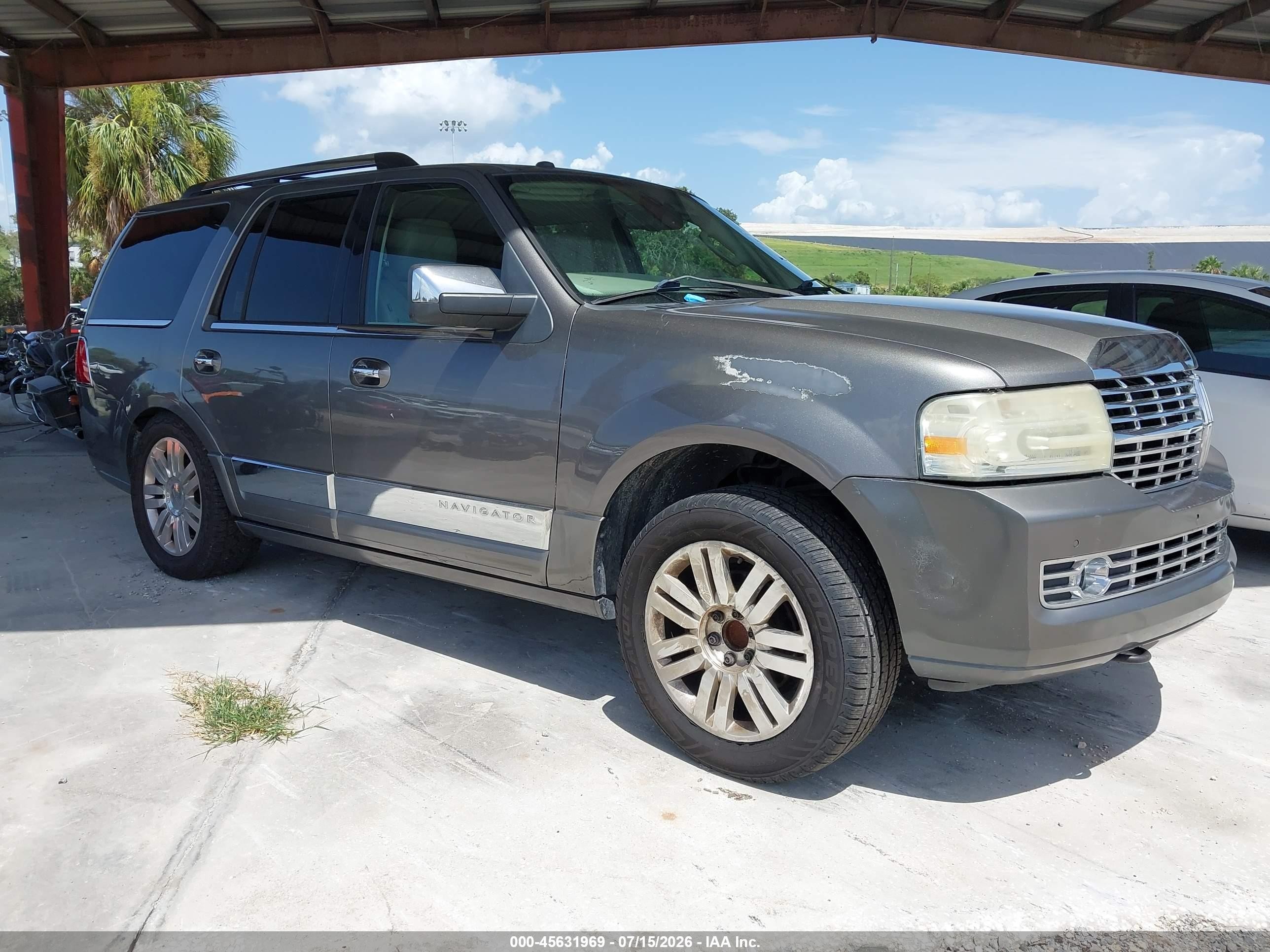 2013 Lincoln Navigator   Gray vin: 5LMJJ2H5XDEL04838