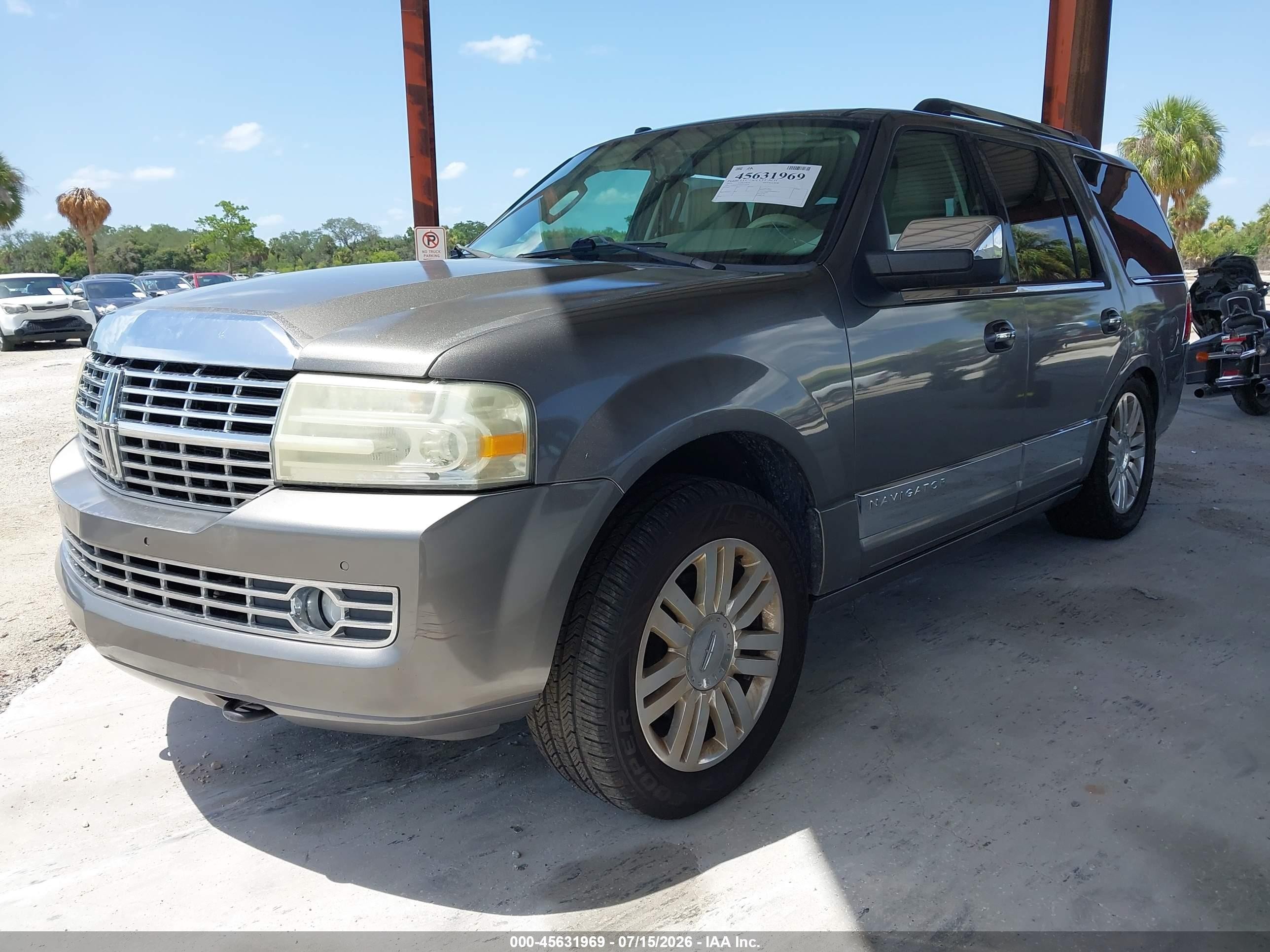 2013 Lincoln Navigator   Gray vin: 5LMJJ2H5XDEL04838