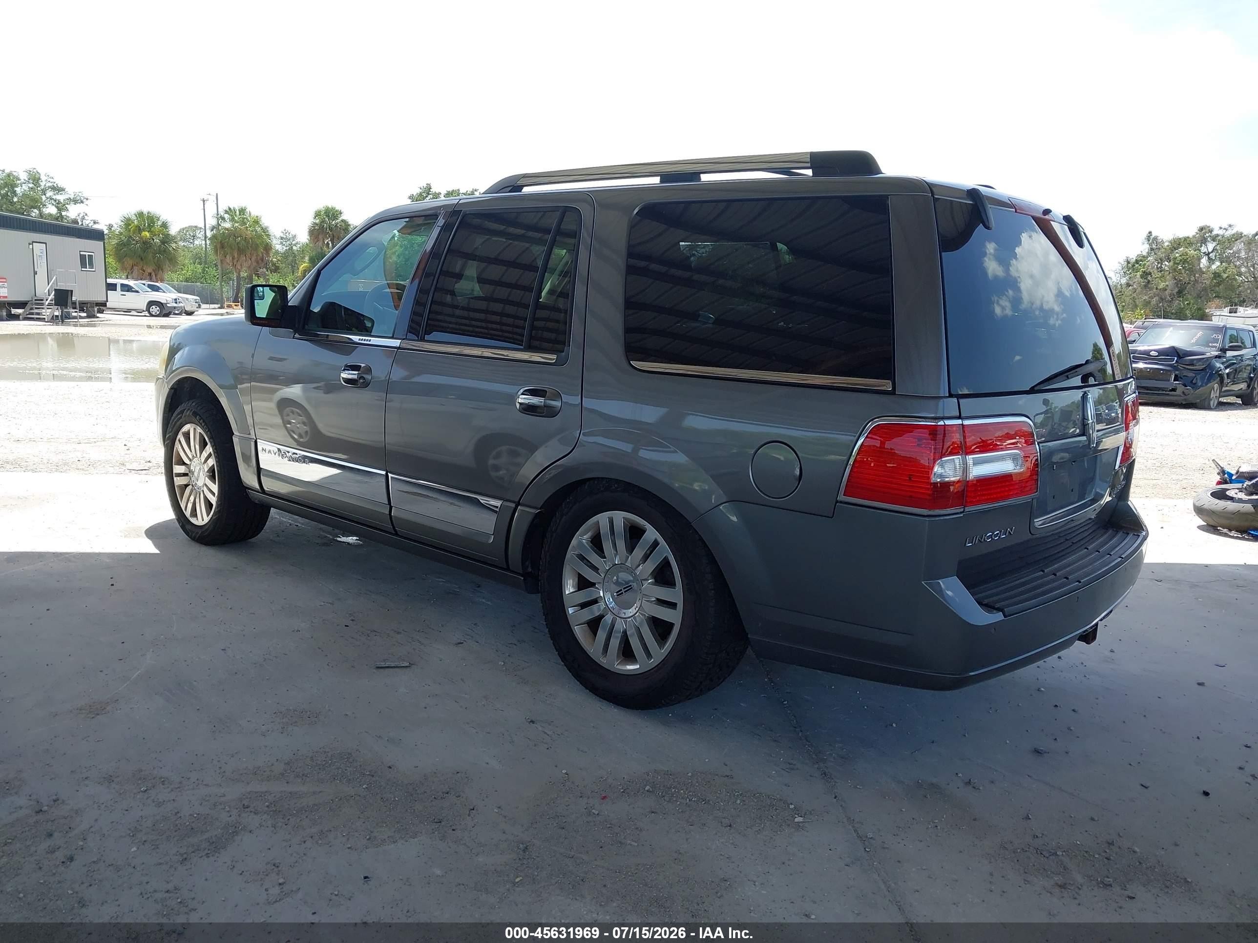 2013 Lincoln Navigator   Gray vin: 5LMJJ2H5XDEL04838