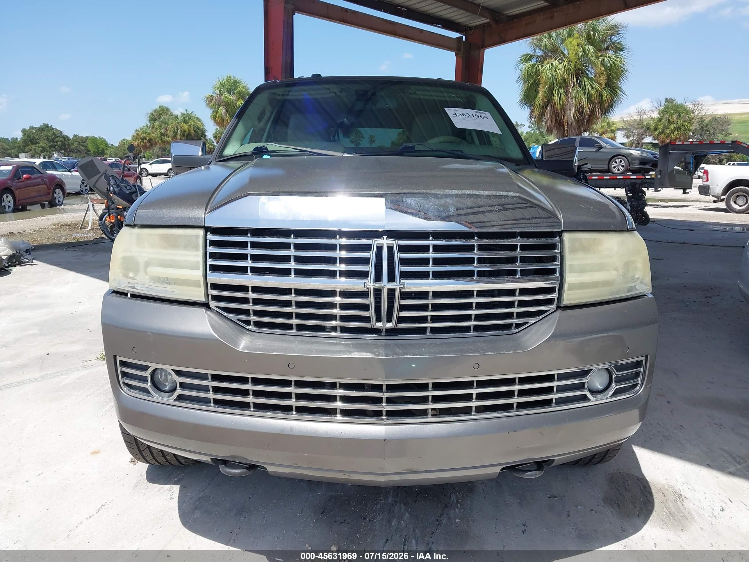 2013 Lincoln Navigator   Gray vin: 5LMJJ2H5XDEL04838