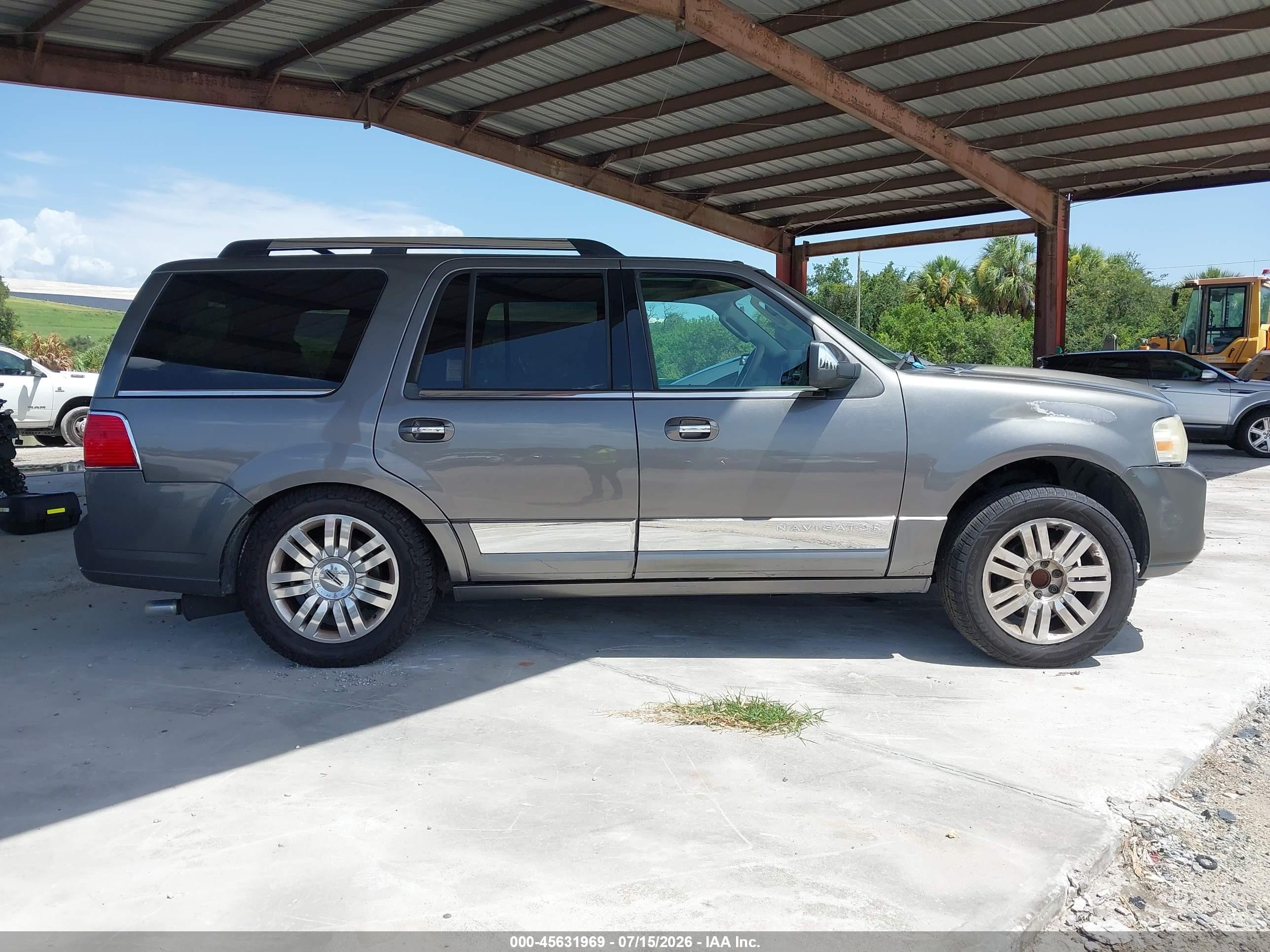 2013 Lincoln Navigator   Gray vin: 5LMJJ2H5XDEL04838