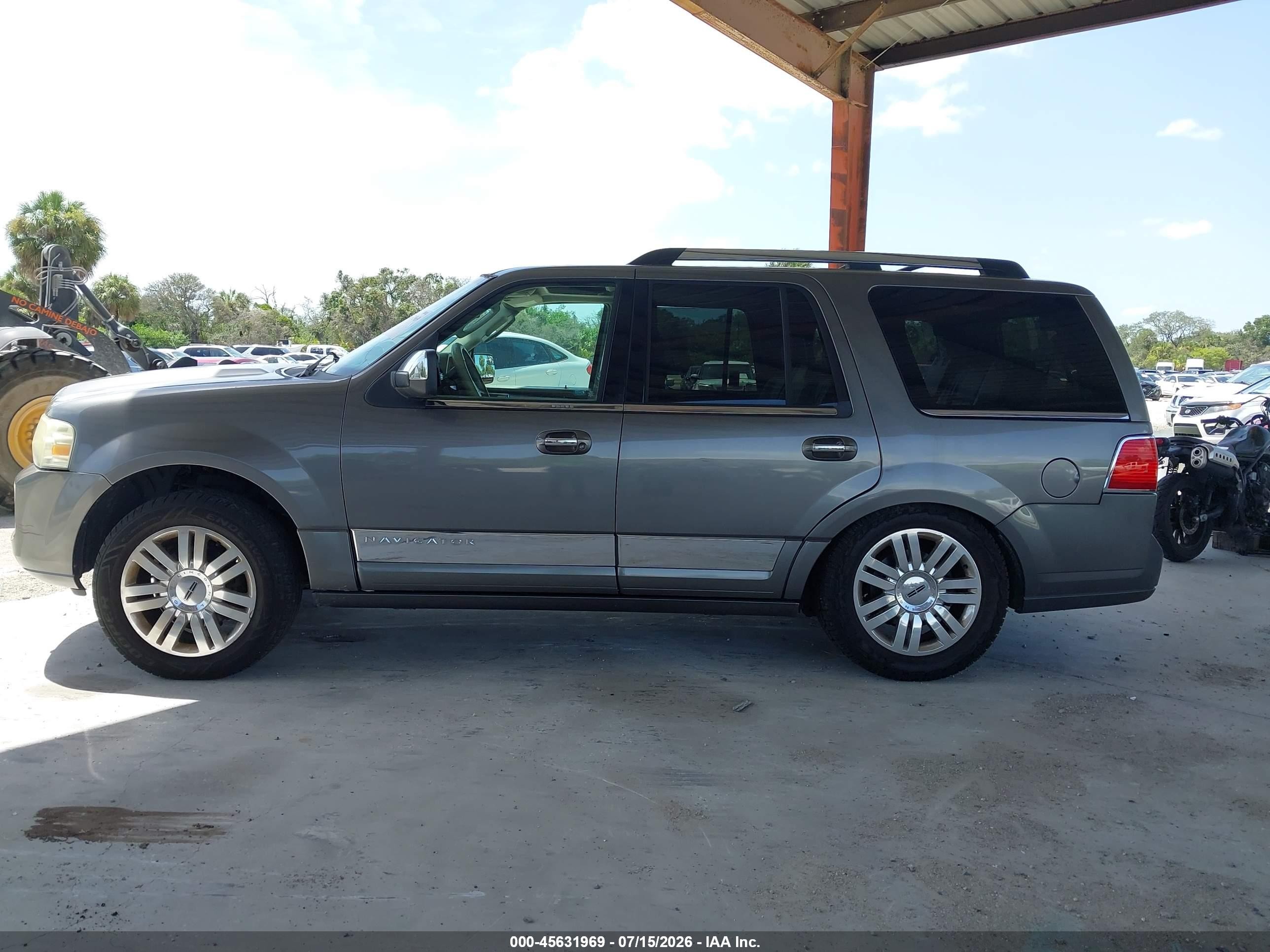 2013 Lincoln Navigator   Gray vin: 5LMJJ2H5XDEL04838