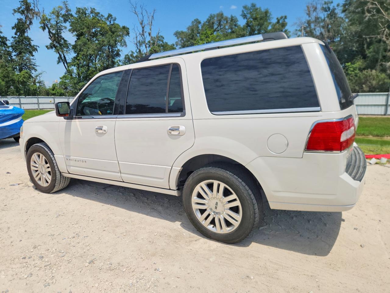 2013 Lincoln Navigator White vin: 5LMJJ2H5XDEL05424