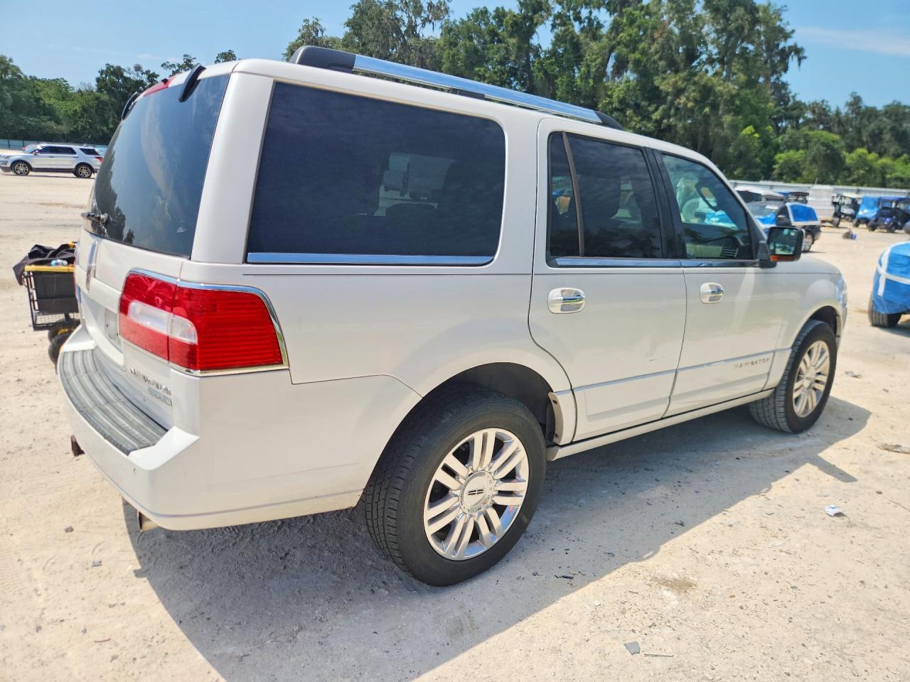 2013 Lincoln Navigator White vin: 5LMJJ2H5XDEL05424