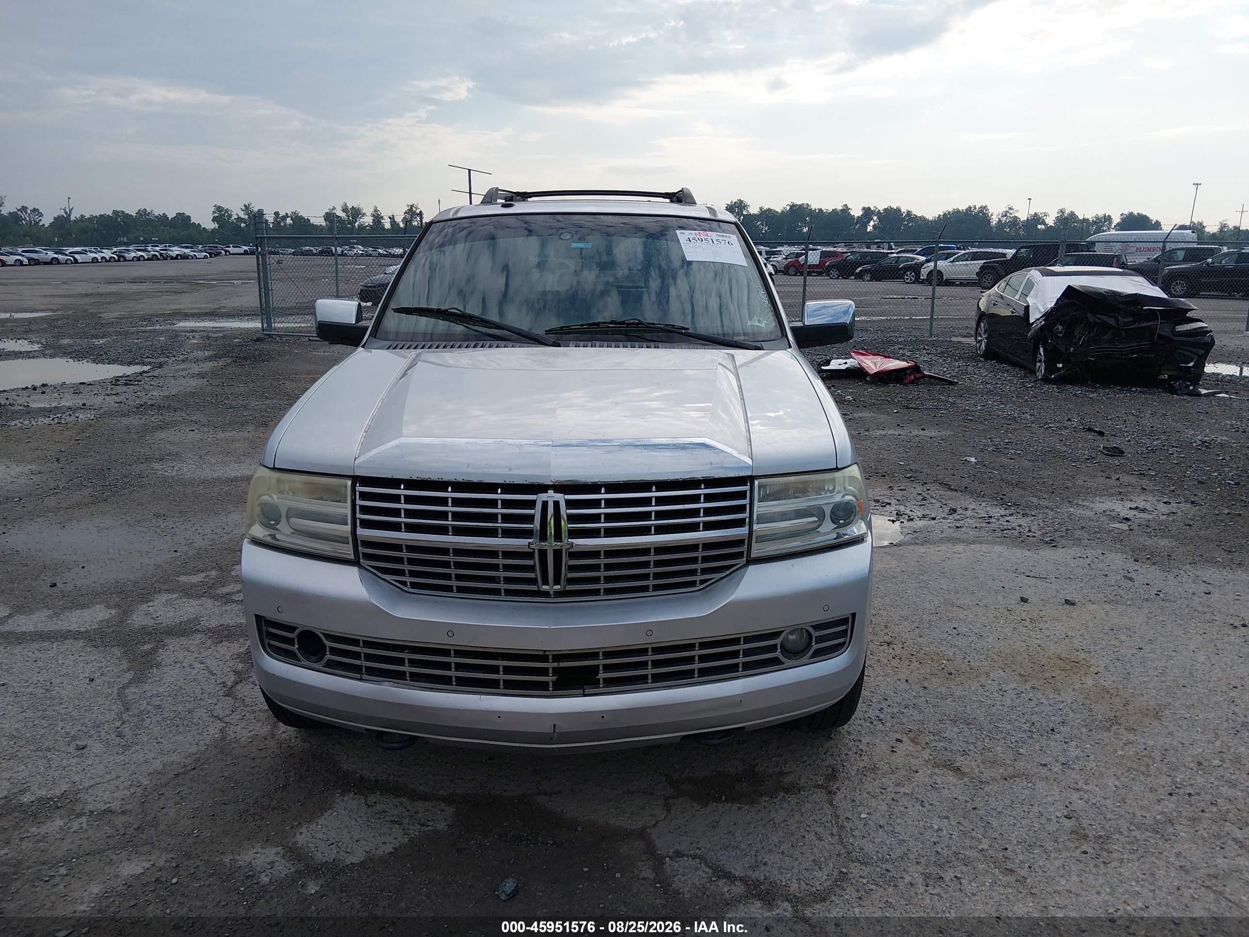 2014 Lincoln Navigator   Silver vin: 5LMJJ2H5XEEL06462