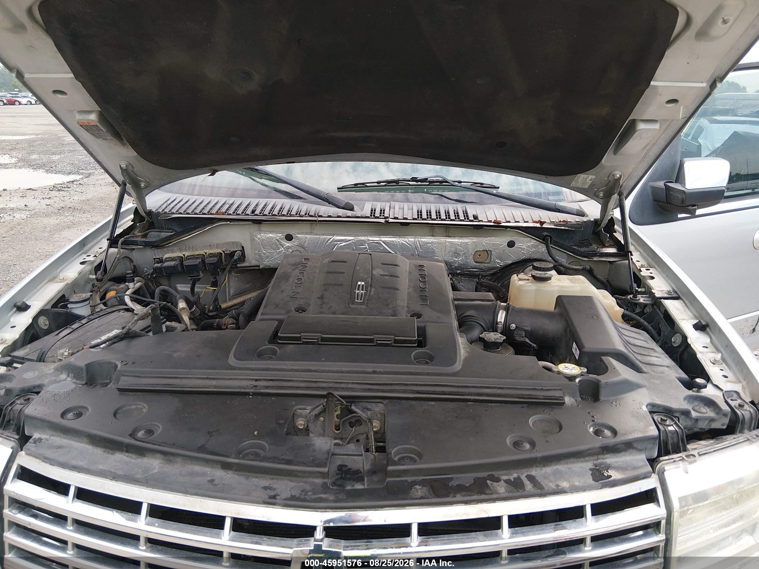 2014 Lincoln Navigator   Silver vin: 5LMJJ2H5XEEL06462