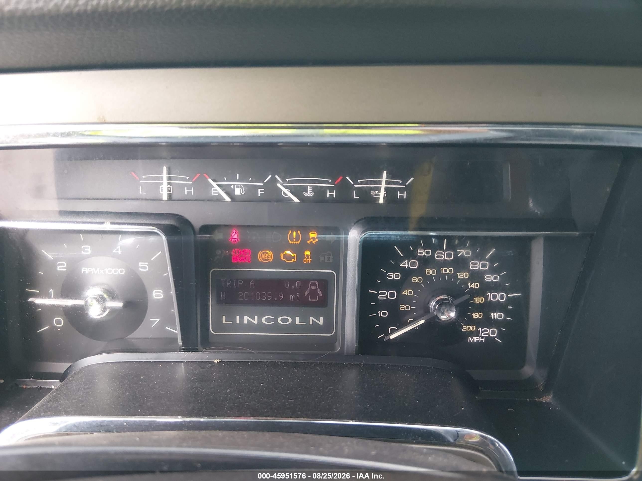 2014 Lincoln Navigator   Silver vin: 5LMJJ2H5XEEL06462