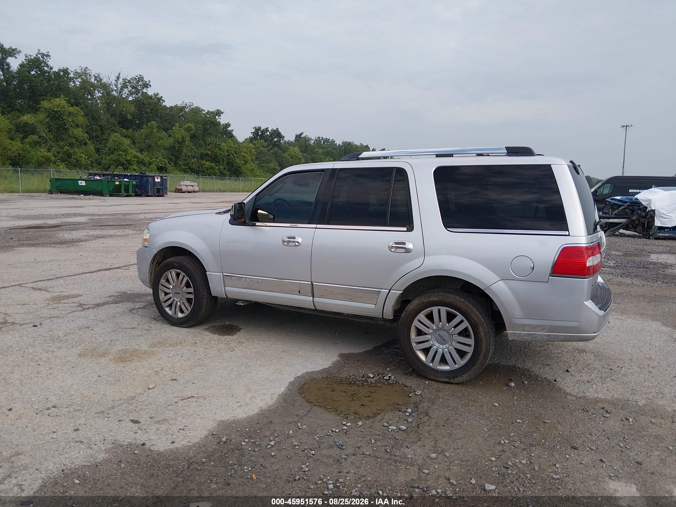 2014 Lincoln Navigator   Silver vin: 5LMJJ2H5XEEL06462